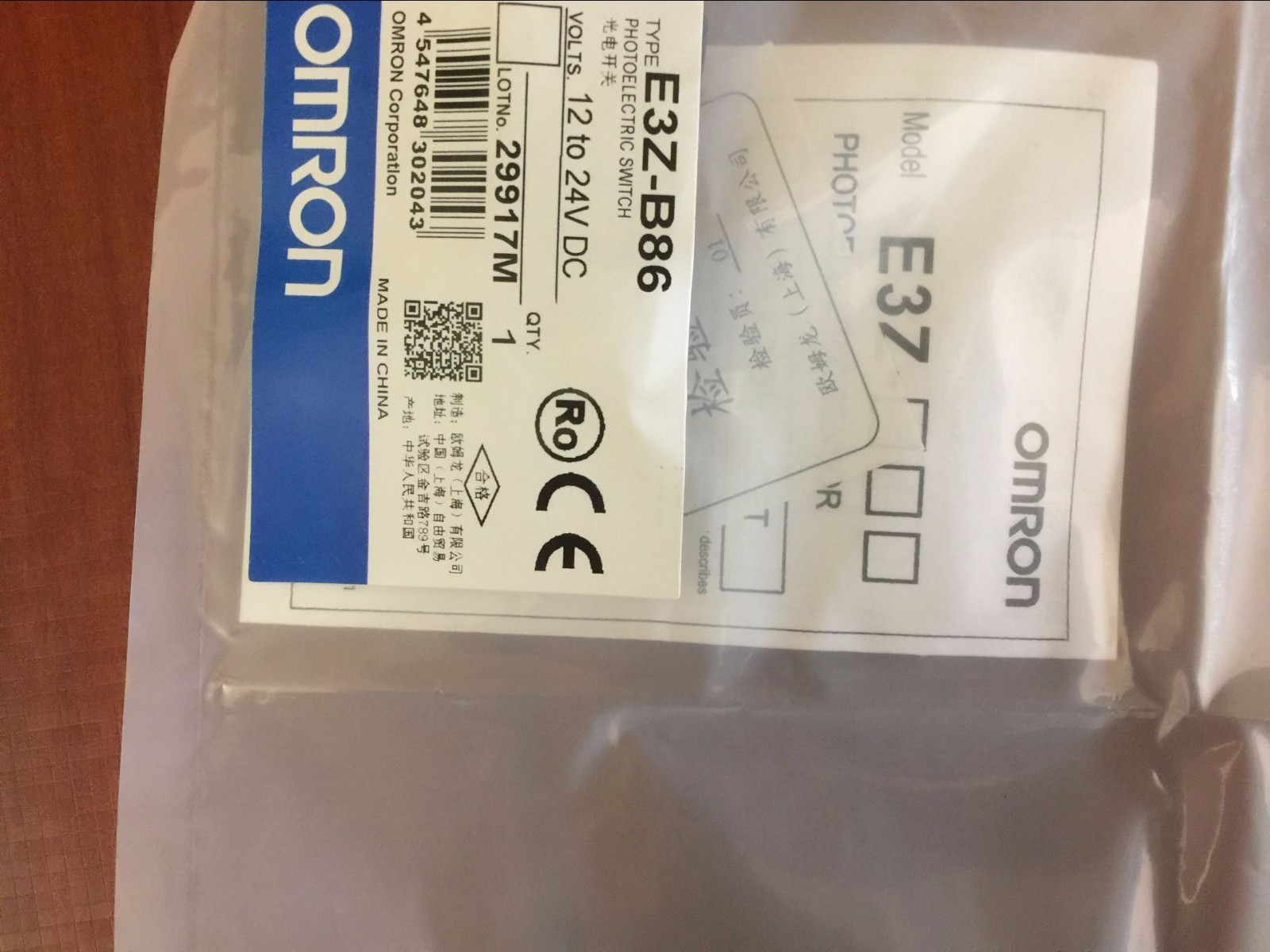 New Omron E3Z-B86 E3ZB86 Sensor Free Shipping