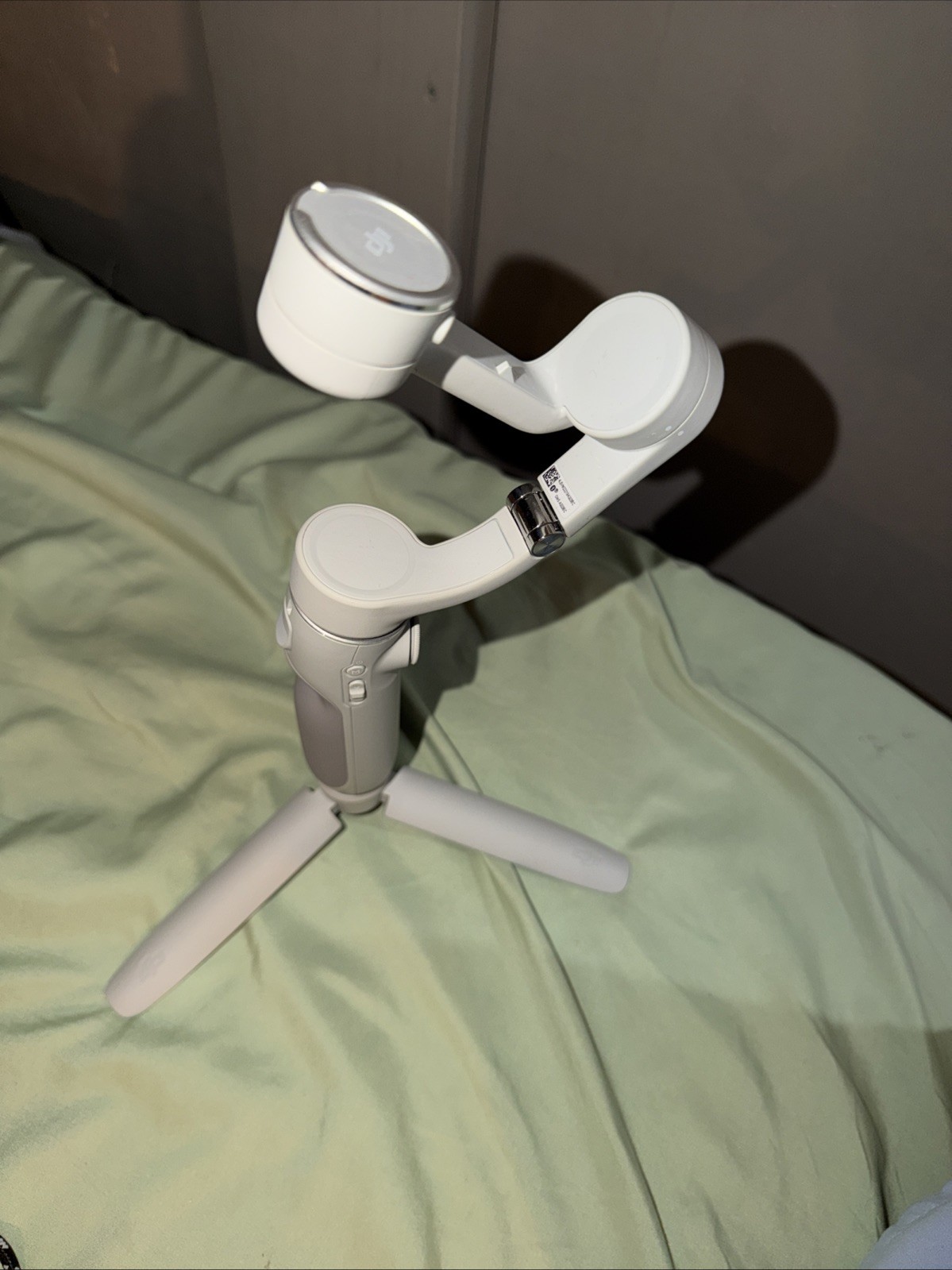 DJI OM 4 - Handheld 3-Axis Smartphone Gimbal Stabilizer
