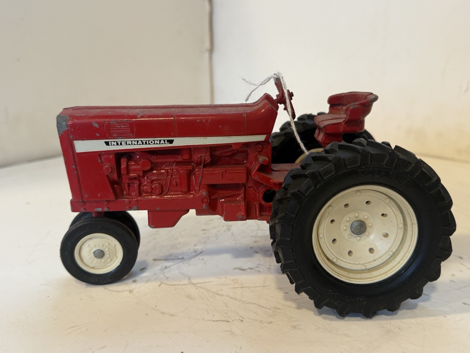 ERTL 1/16 International Tractor (27)
