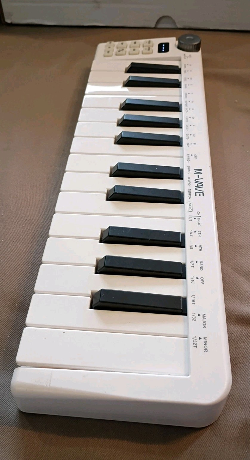 M-VAVE SMK-25 Mini Wireless Bluetooth MIDI Controller With Charging Cable
