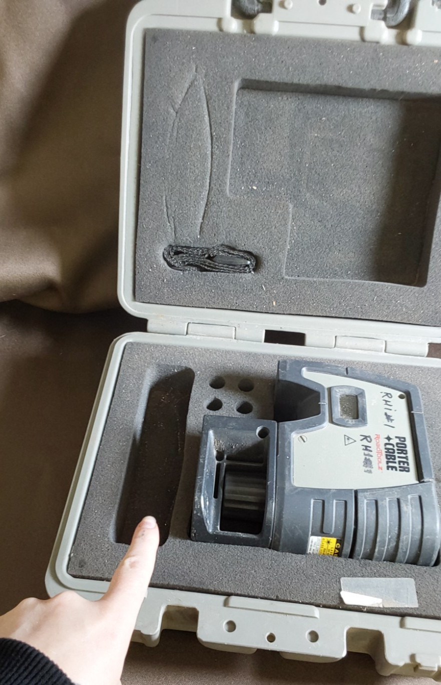 PORTER CABLE Robotoolz RT 7610-5 Laser Level w/Case-Case Clasps Broken