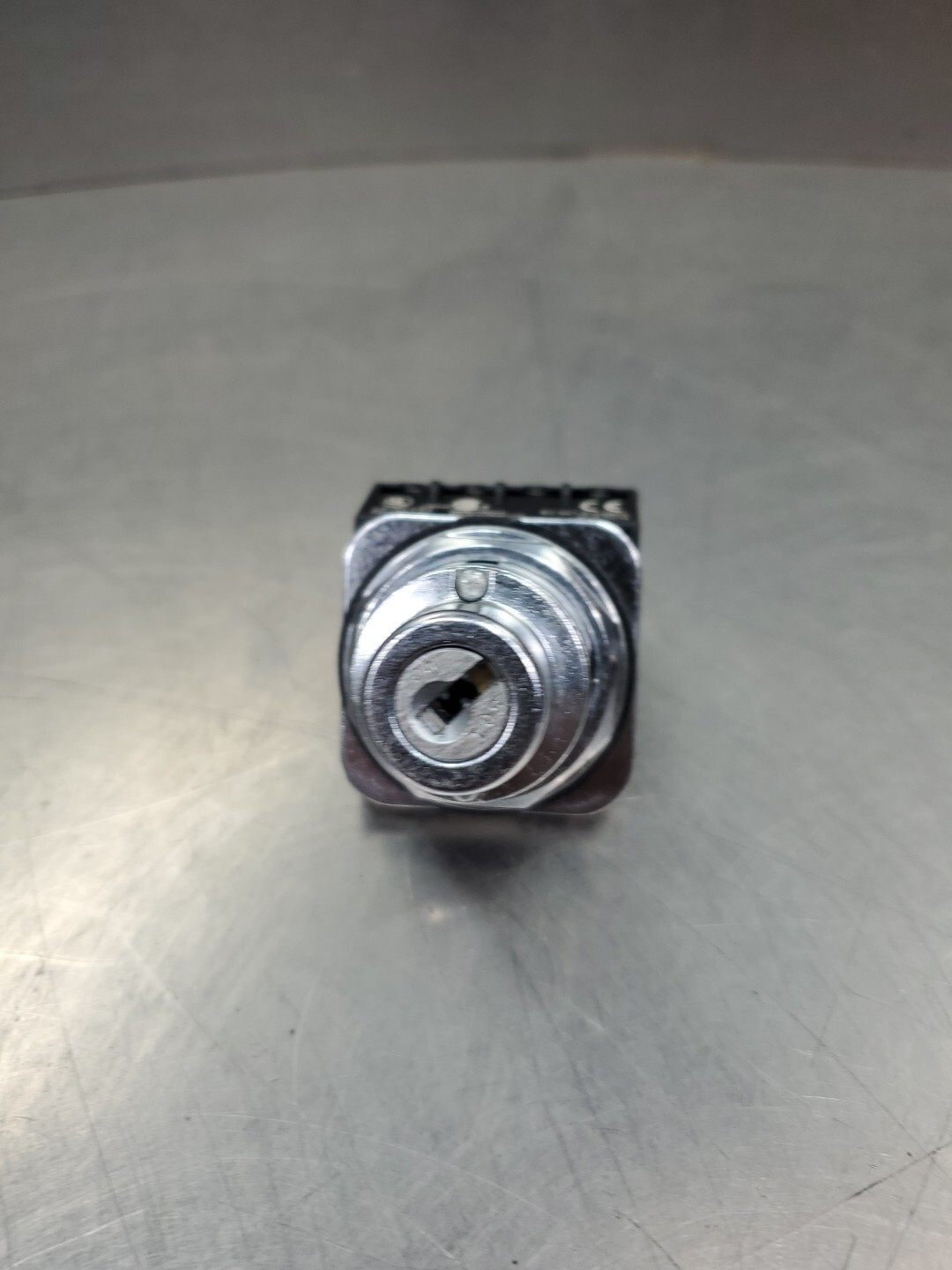 Siemens 52SC6AF Rotary Keyed Switch *No Key* 4D-13