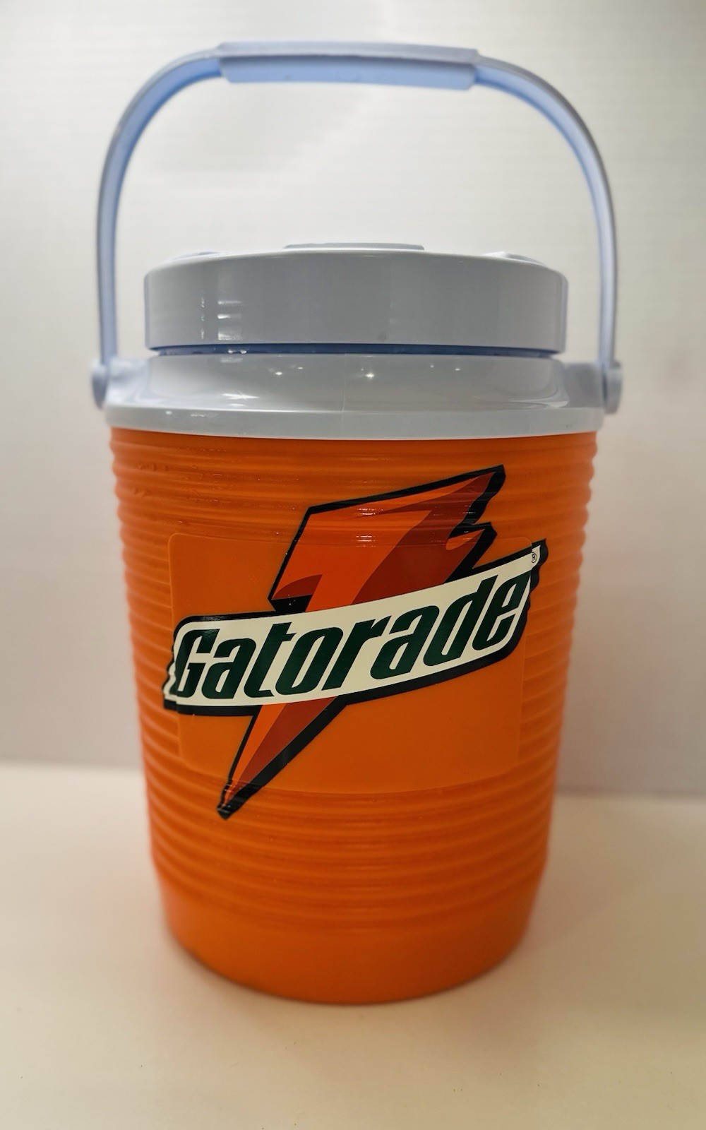 VTG Rubbermaid Gatorade 1 Gallon Water Jug Cooler  spout & handle -Excellent