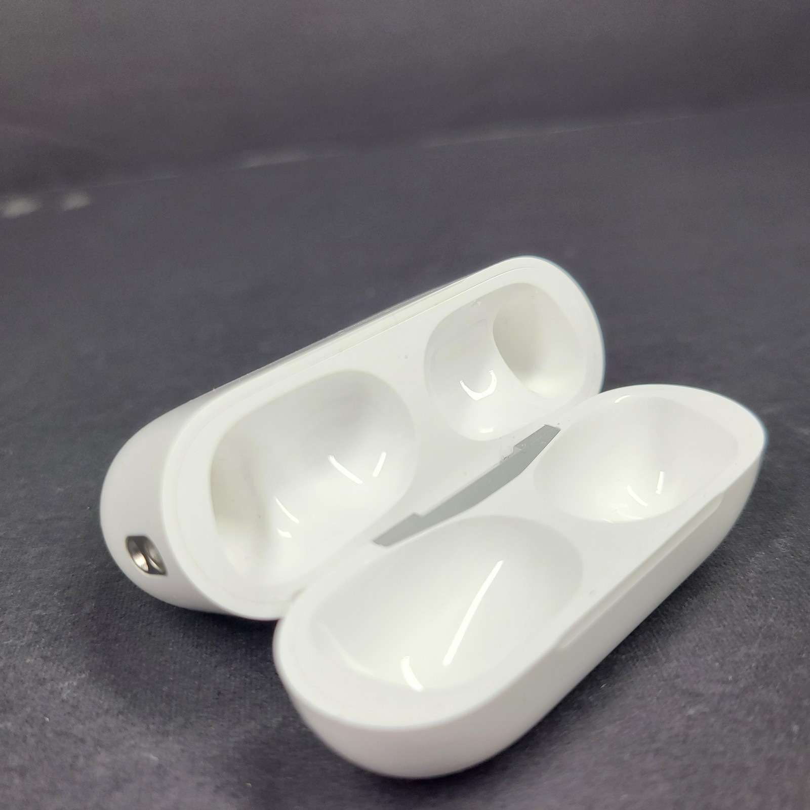 Apple AirPod Pro 2nd Generation Charging Case MagSafe LIGHTNING A2700 100% OEM