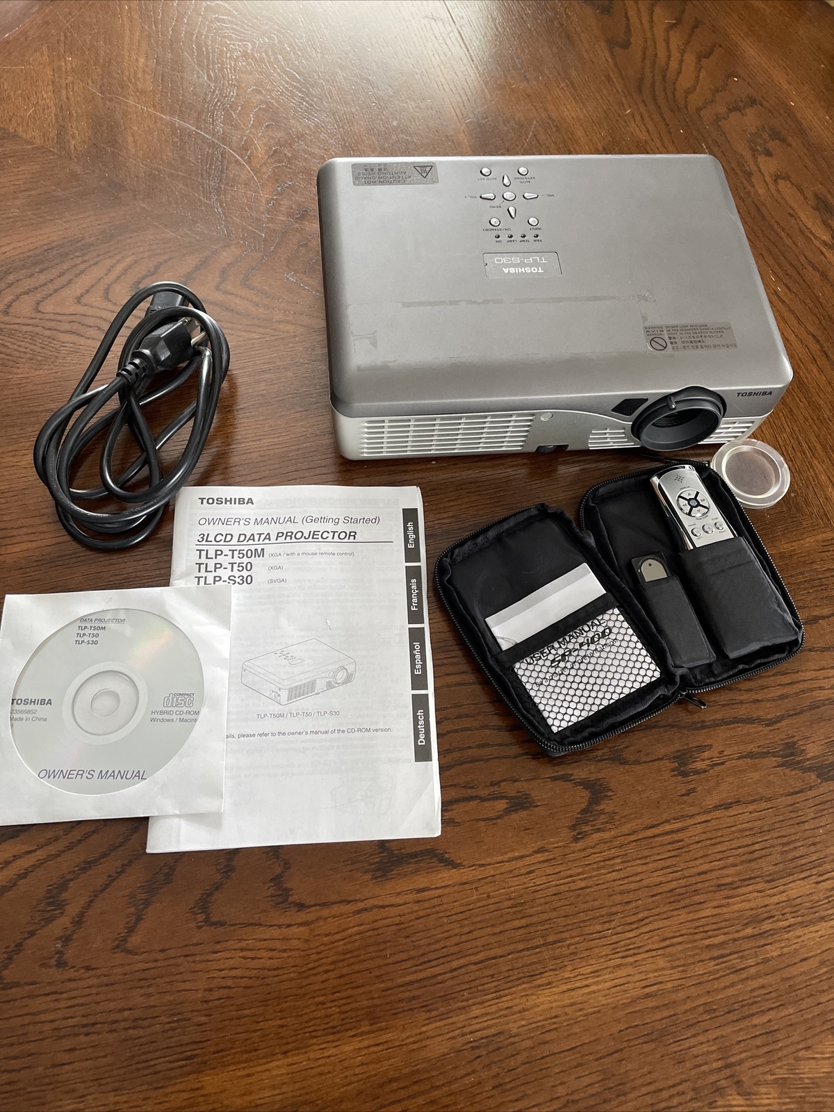 Toshiba TLPS30 3LCD Data Projector Document Camera With Remote Case Works