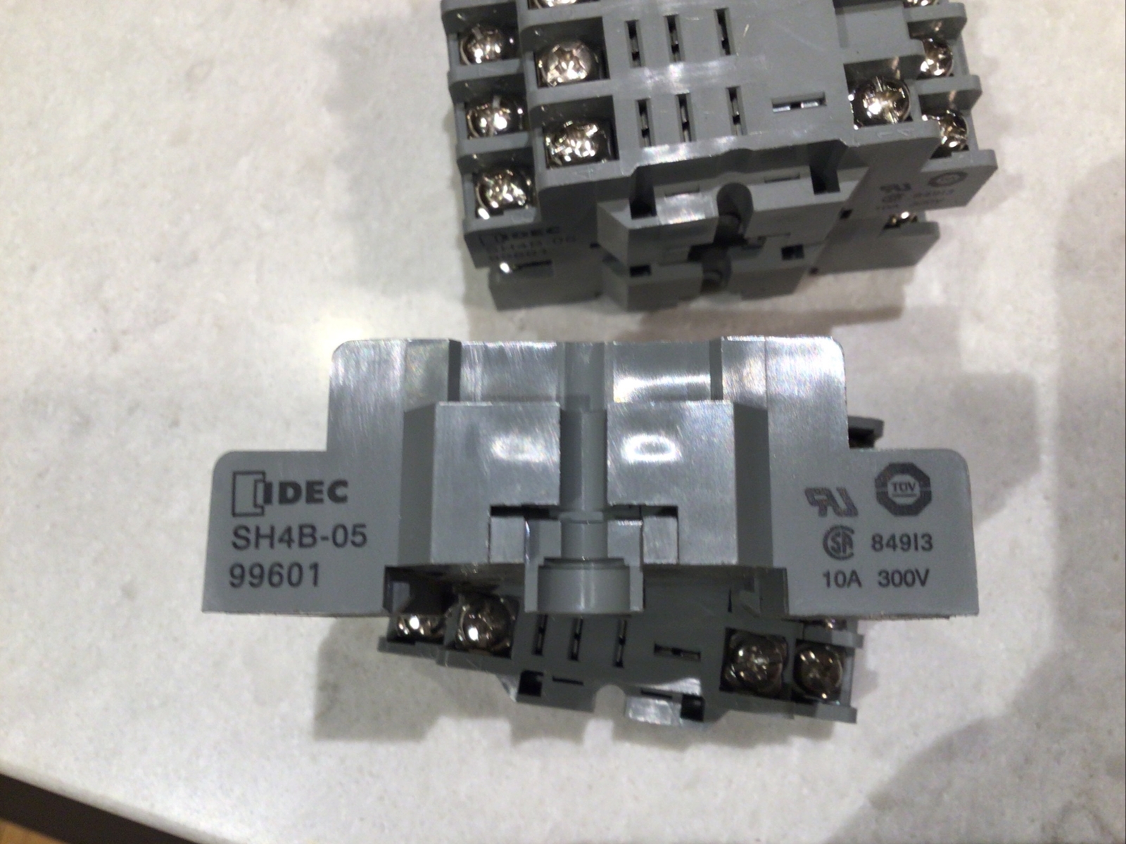 IDEC SH4B-05 RELAY BASE Socket 10A Terminals Screw DIN RAIL 4 Units