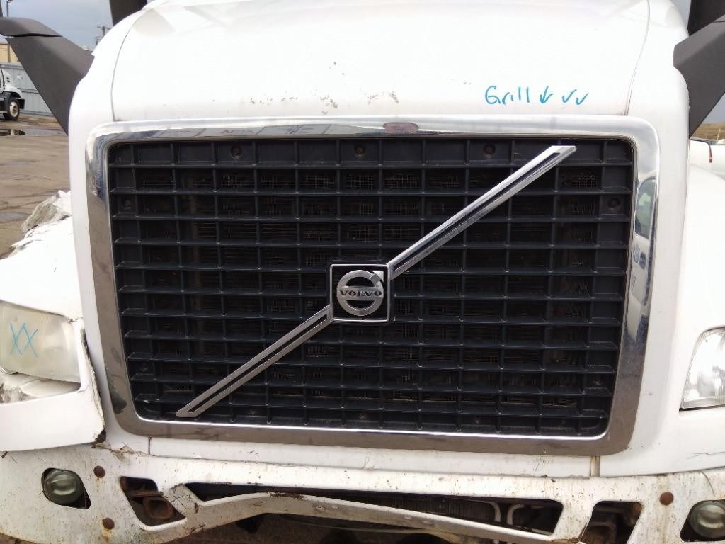 For 2016 VOLVO VNM 2004-2020 GRILLE ,  OH