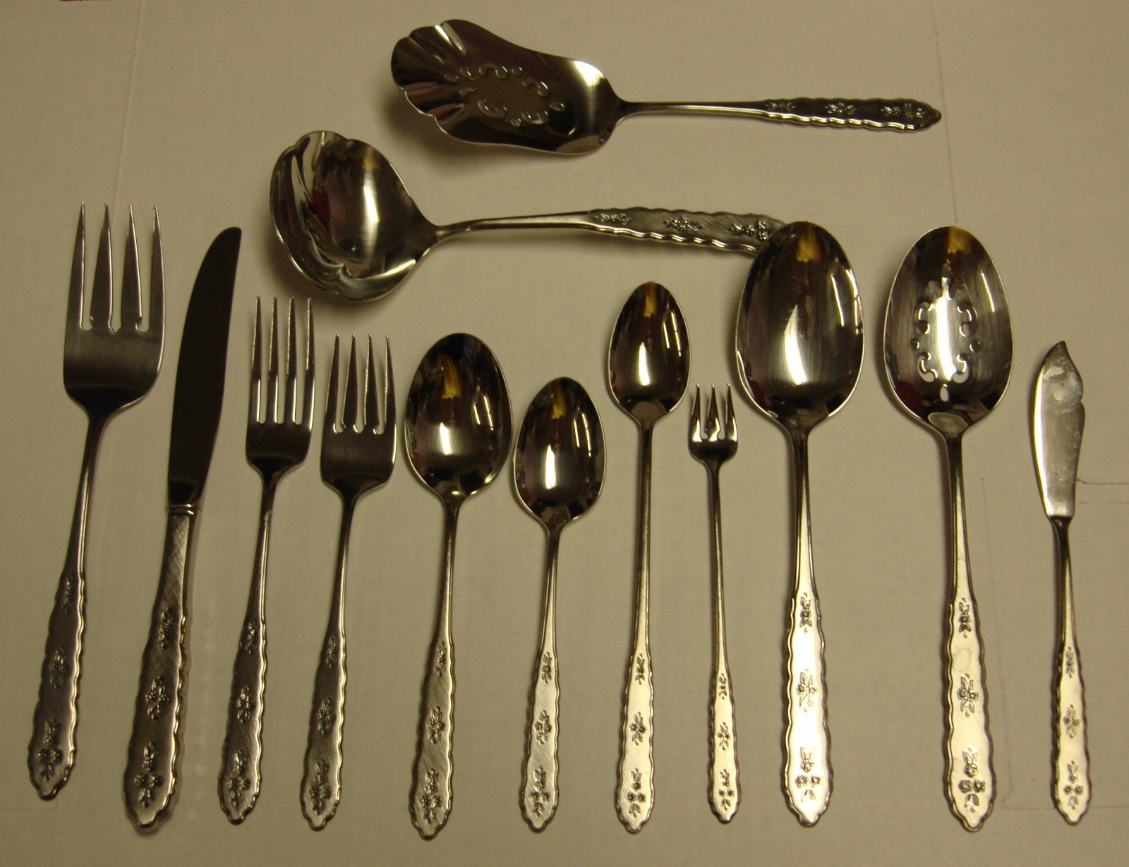 Oneida FLORAL BOUQUET ~~CHOICE PIECE~~ Deluxe Stainless Flatware