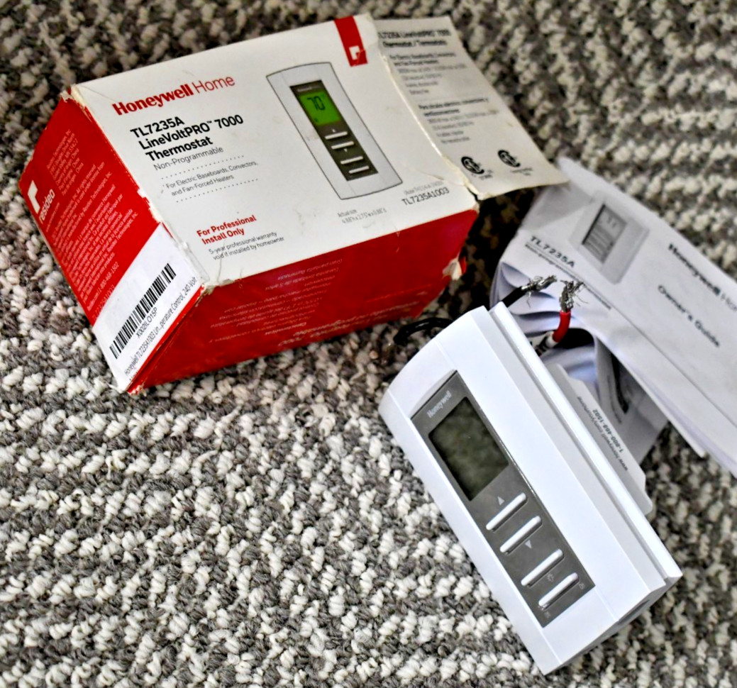 Honeywell TL7135A1005 Digital Electric Heat Thermostat w/ Box