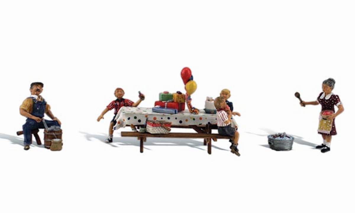 WOODLAND SCENICS BACKYARD BIRTHDAY HO SCALE FIGURES