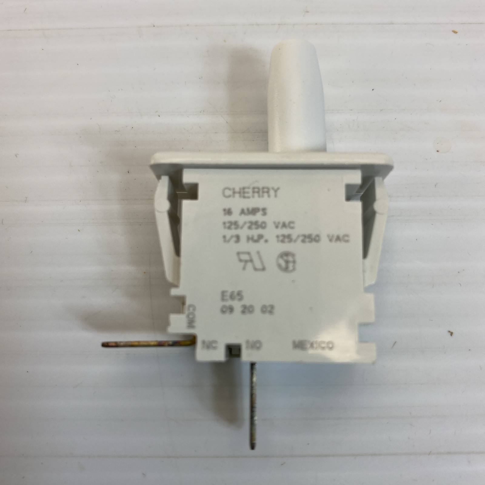 Cherry E65 refrigerator door light switch 16A 125 250VAC Mexico