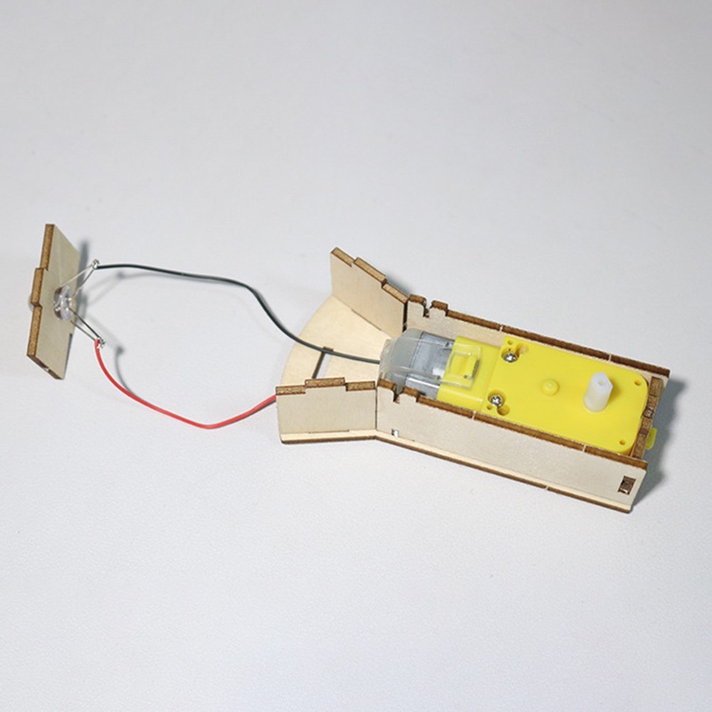 Hand Cranked Flashlight Kit for Understanding Electricity and Circuits