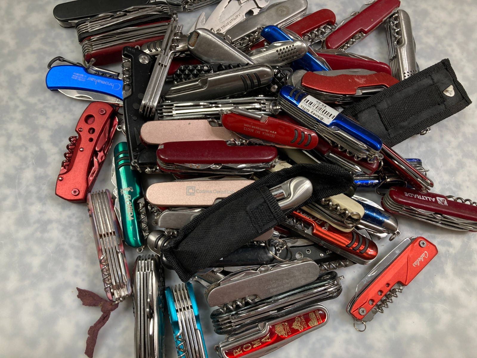 Lot of 20 Generic Army-Type Knives