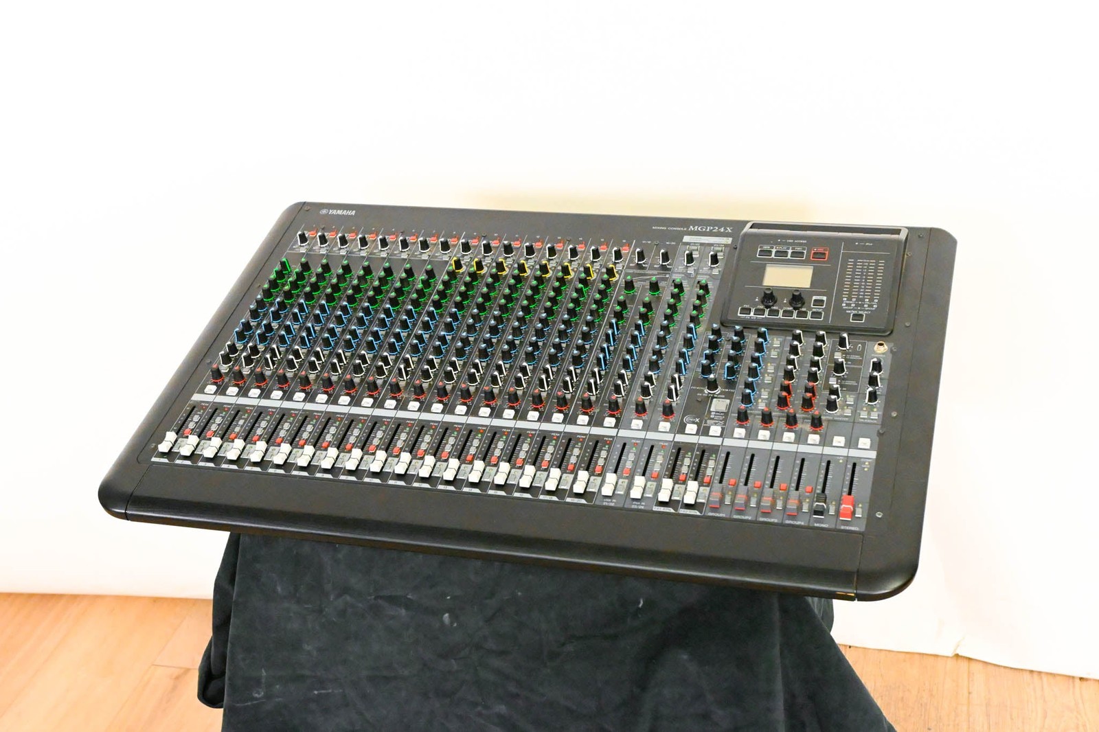 Yamaha MGP24X 24-Channel Mixer with USB and Effects CG01XRD