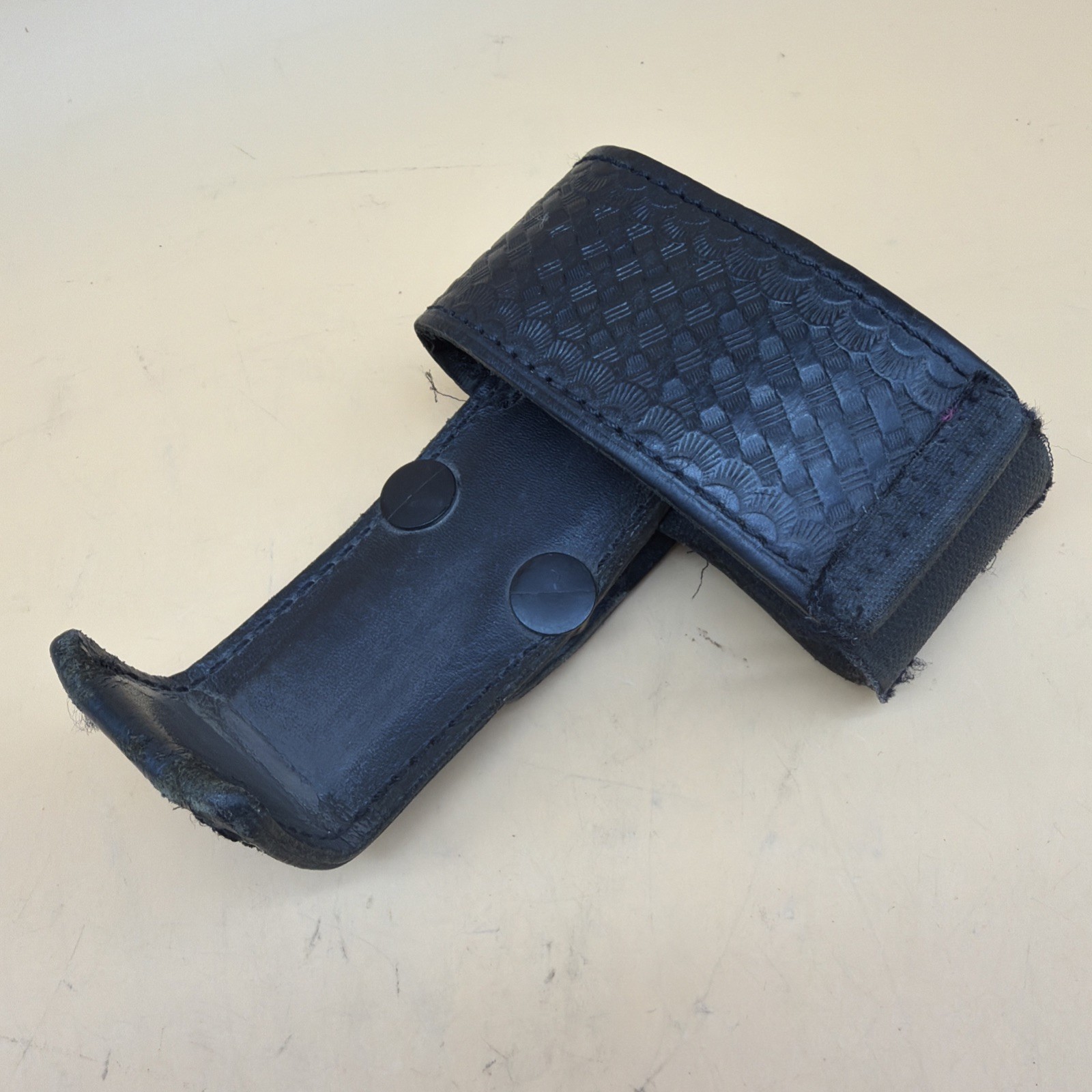 Aker 588-U Black Leather Radio Holder w/ Base Support Basket-Weave Pattern