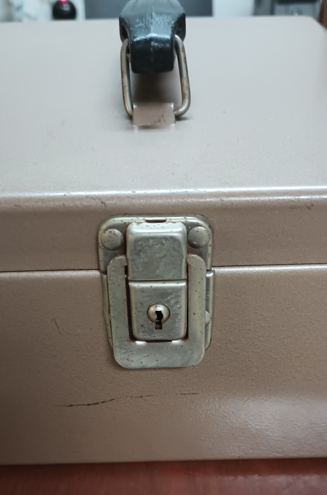 Vintage Rockaway Metal Cash Box Tan Locking Strong Box No Key 11x7.75x4.25 USA