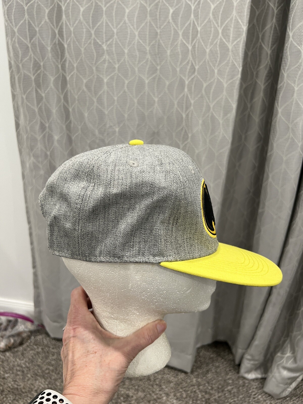 Batman DC Comics Snapback Adj Light Gray Yellow Black Cap Hat 20% Wool EUC