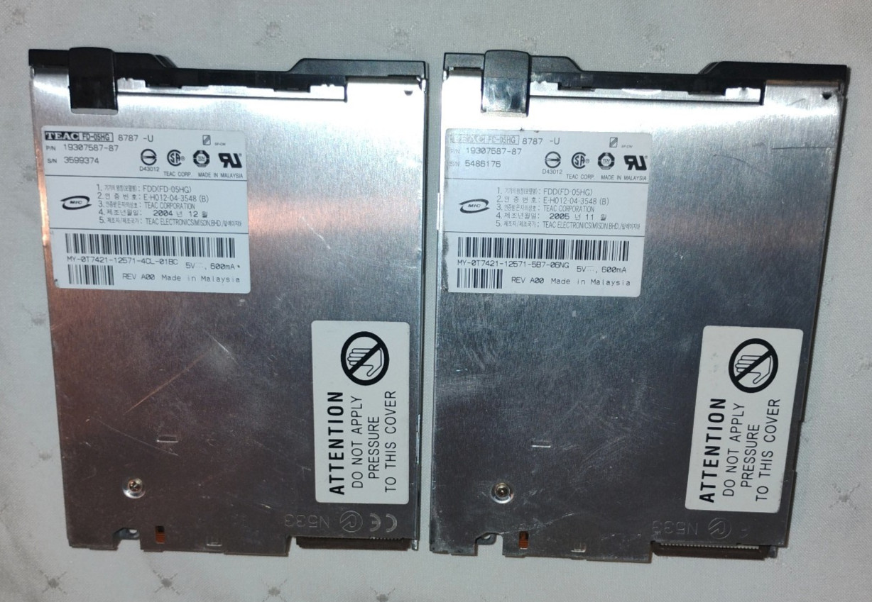 2x  Floppy Drives 3.5" TEAC FD-05HG 19307587--887