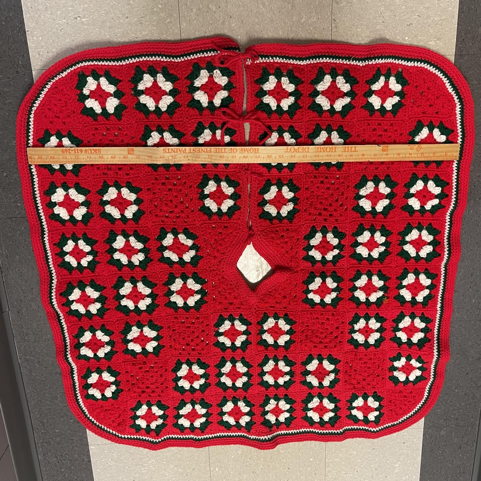 Vintage Handmade Crochet Christmas Tree Skirt Afghan Granny Square Holiday Decor