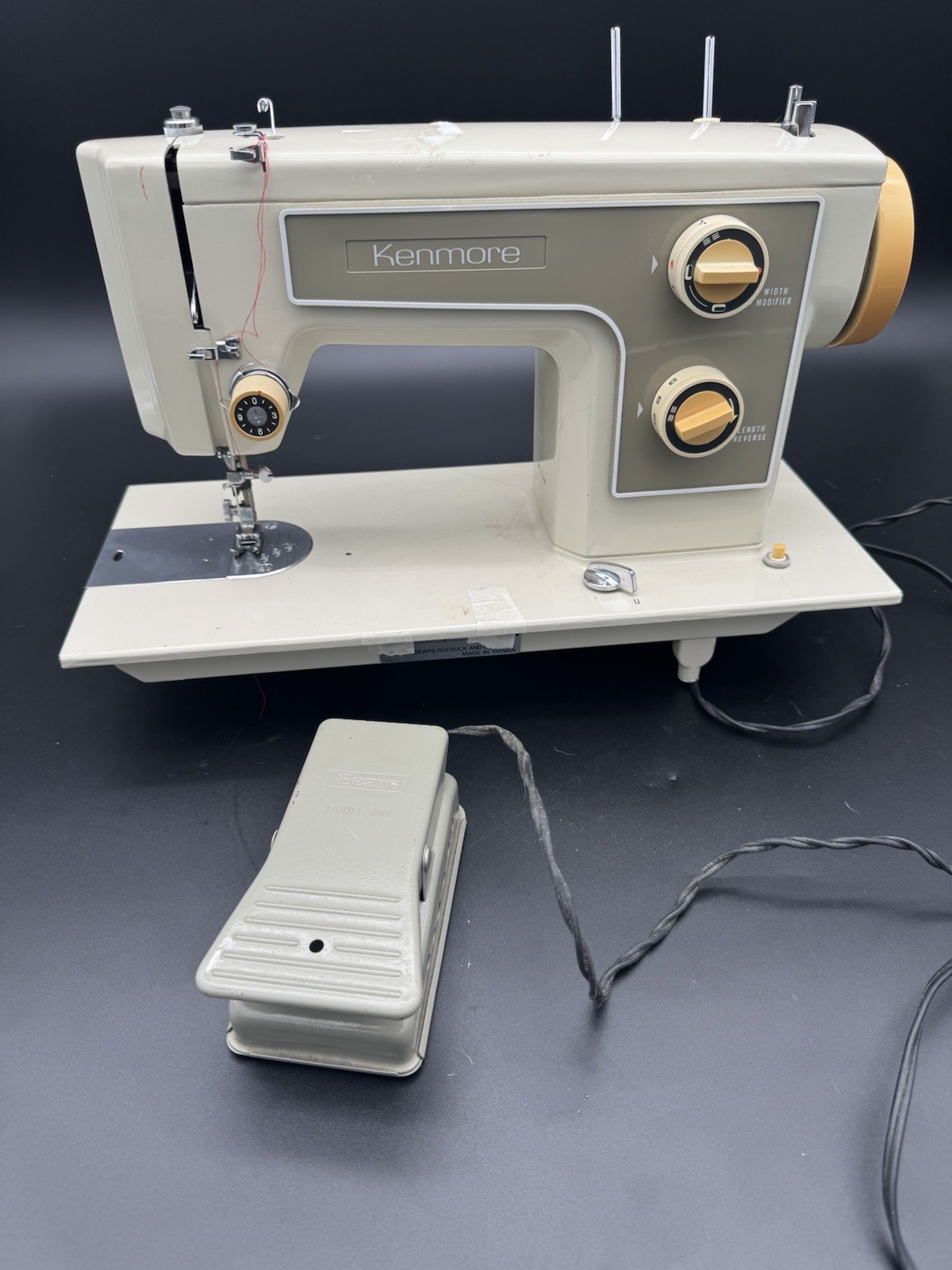 Vintage Sears Kenmore One Amp 120 V Model 5154 Sewing Machine