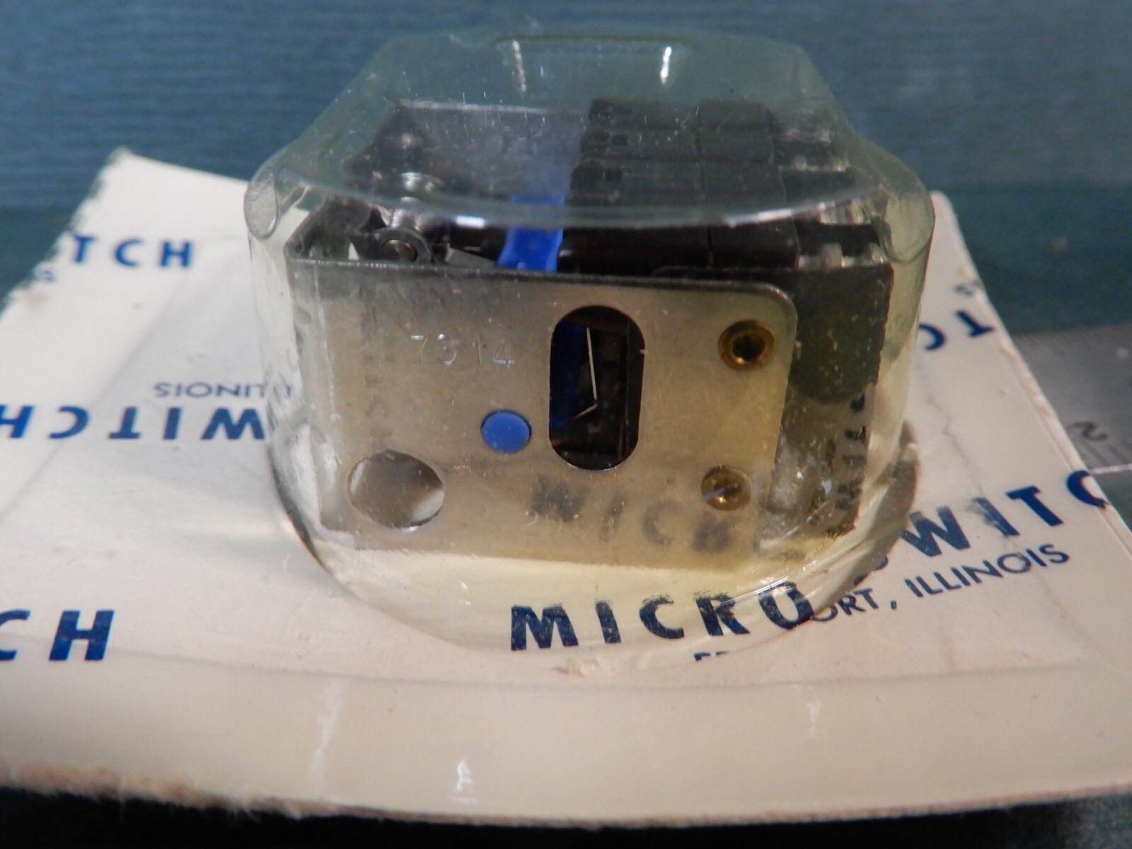 Honeywell Micro Switch 2D33 4 Pole "Series 2" Pushbutton Switch Module NOS On-Of