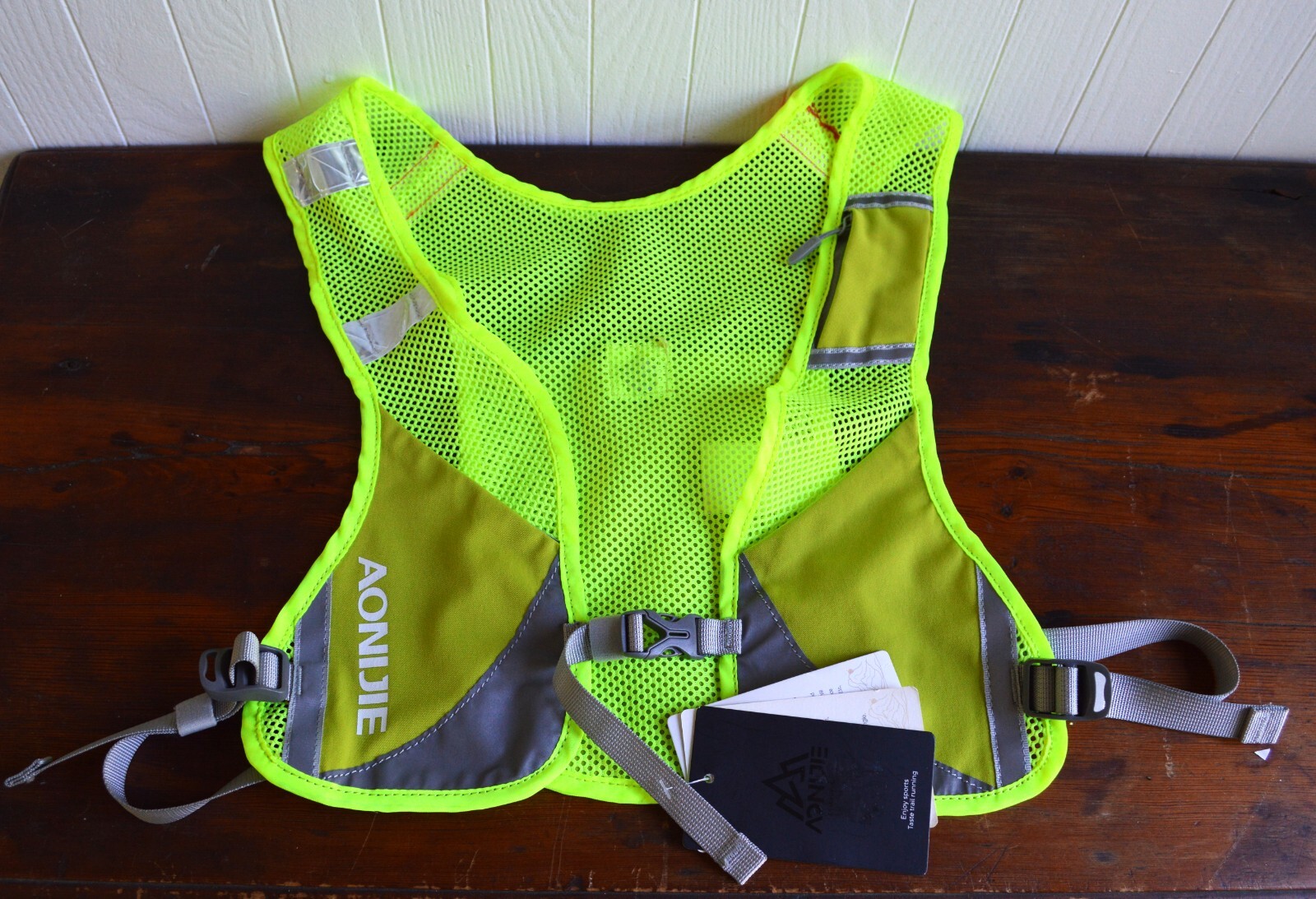Aonijie Running Backpack Vest– NWT