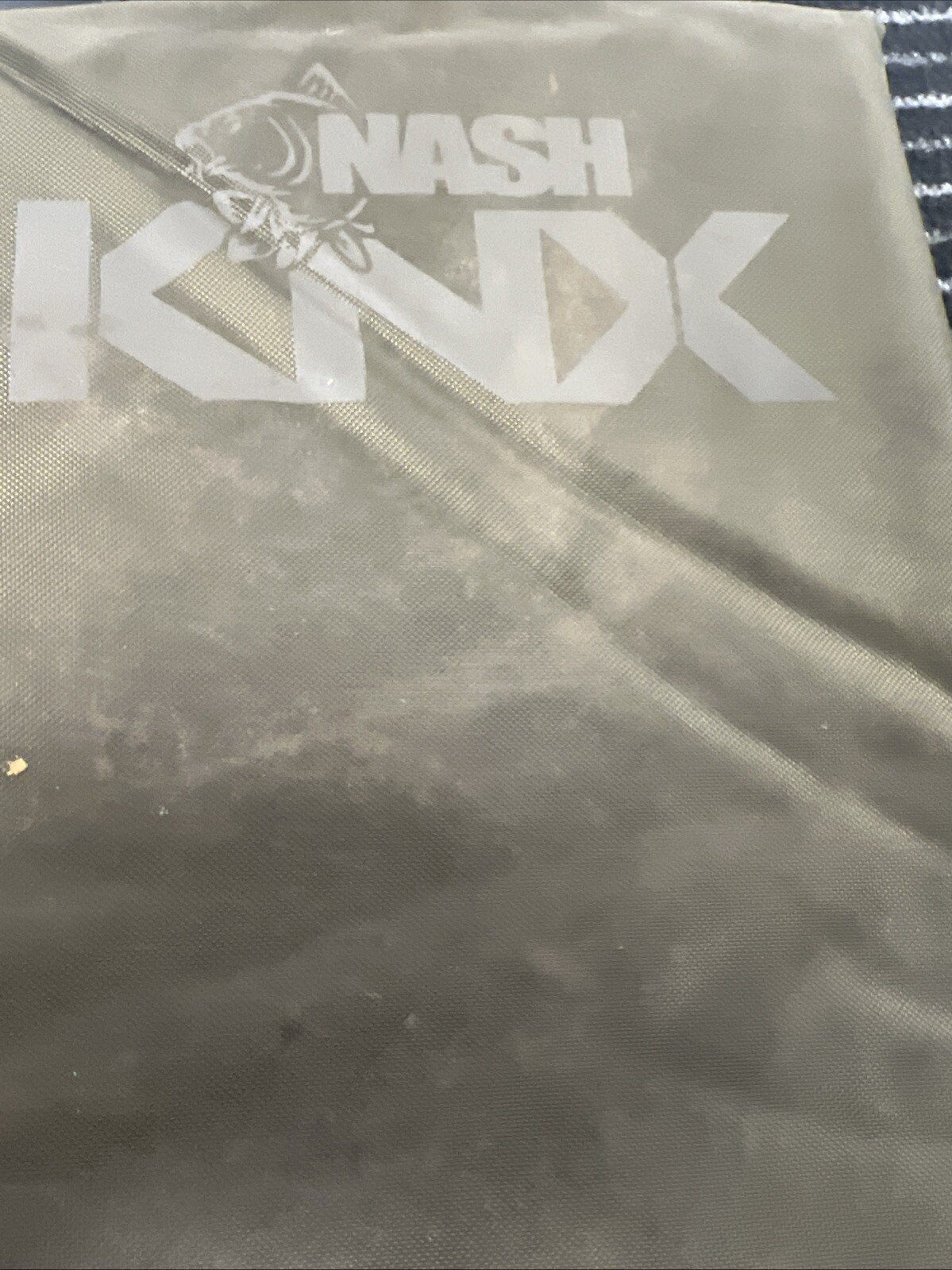 Nash KNX Unhooking Mat Willy Worms - Ref 5301-1-P