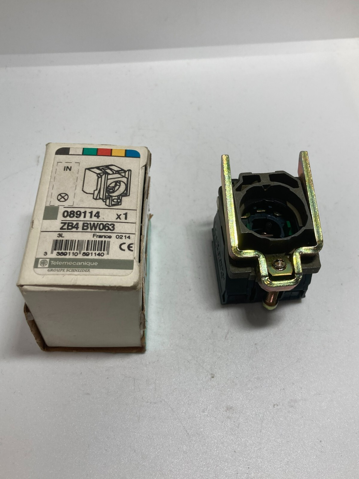 TELEMECANIQUE ZB4BW063 LIGHT BLOCK WI BODY FIXING COLLAR 2 NO NIB