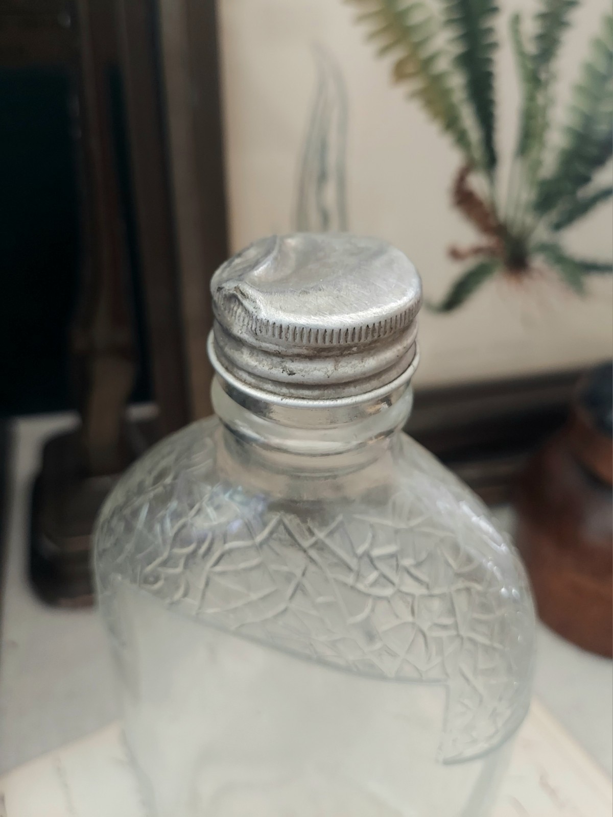 Old Quaker Pint Size Whiskey Embossed Quaker And Spider Web Texture
