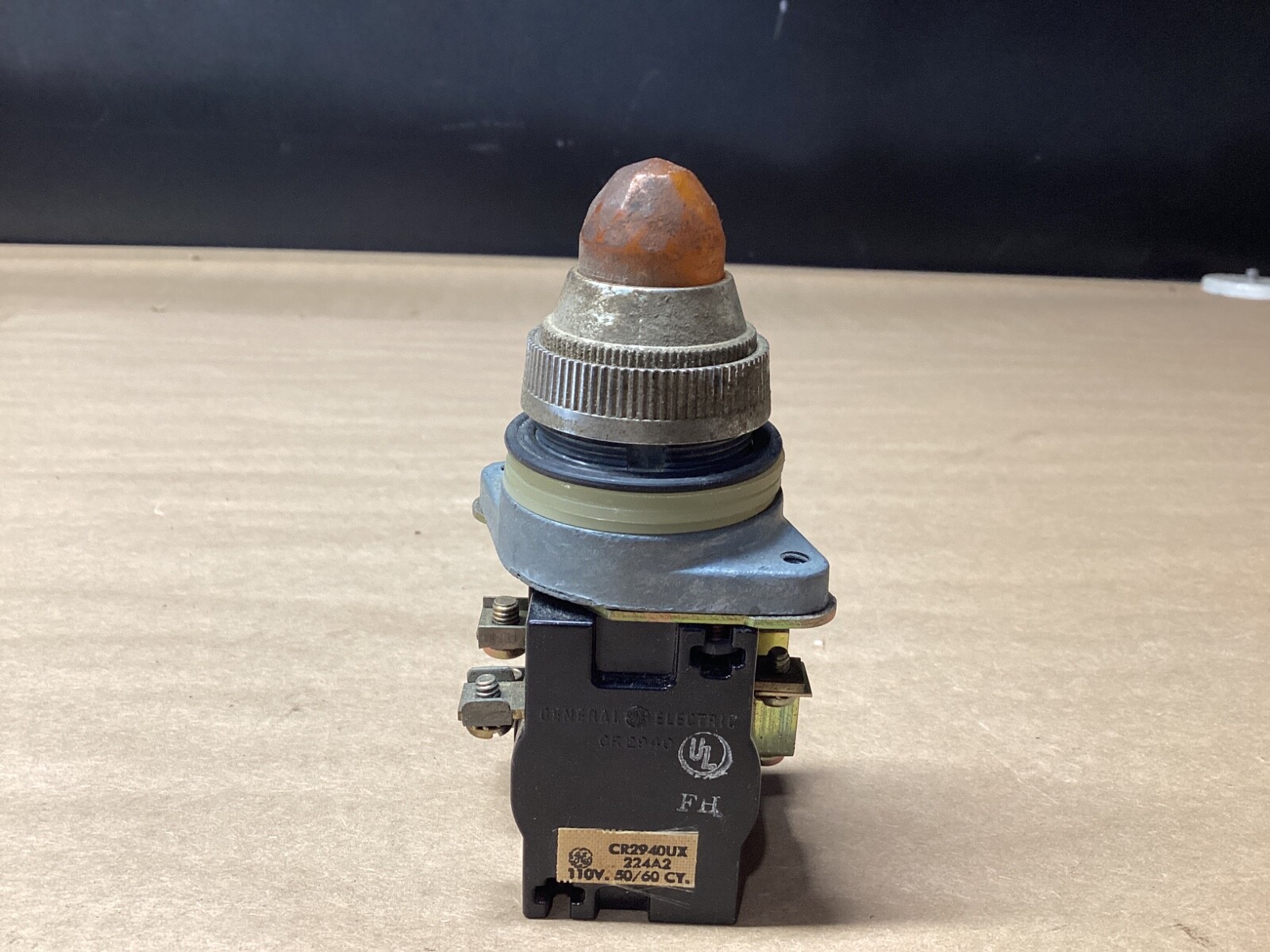 GENERAL ELECTRIC CR2940UX224A2  AMBER PUSHBUTTON #113F119PR6*CO