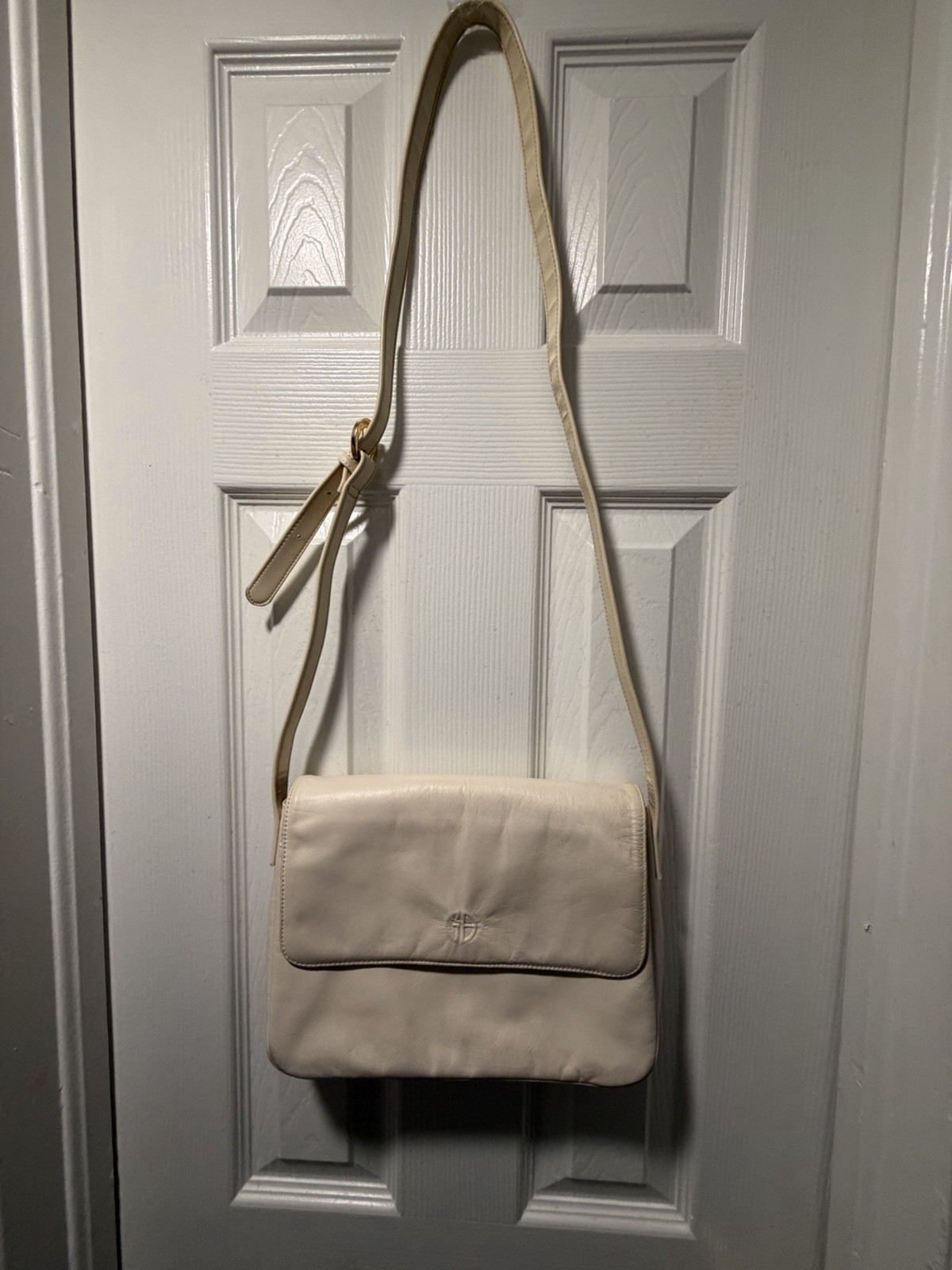 Giani Bernini Beige Crossbody Bag Magnetic Flap Adjustable Strap Inner Pockets