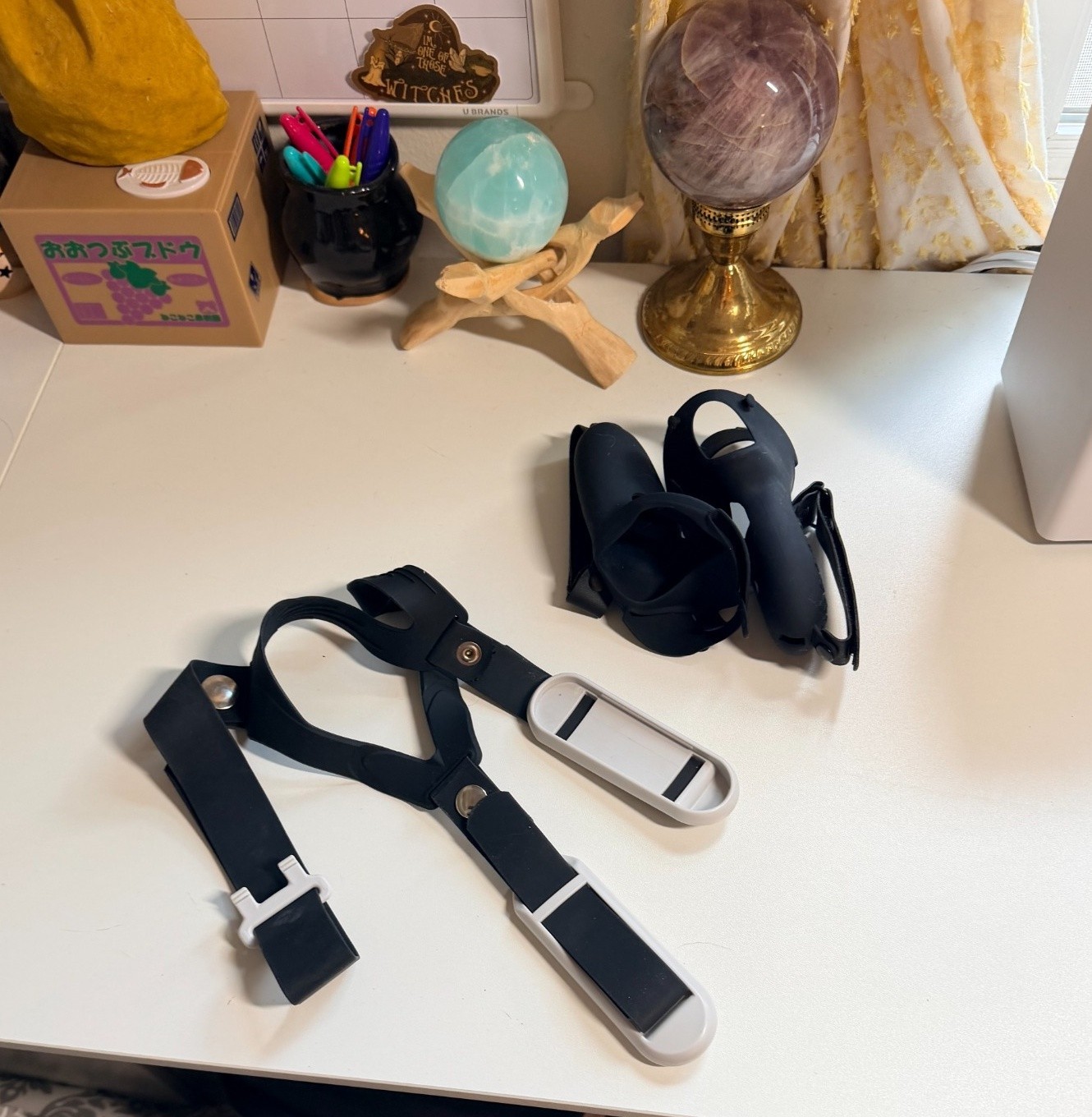 Meta Quest 2 128GB VR Headset Bundle Anker Dock KIWI Strap Controllers