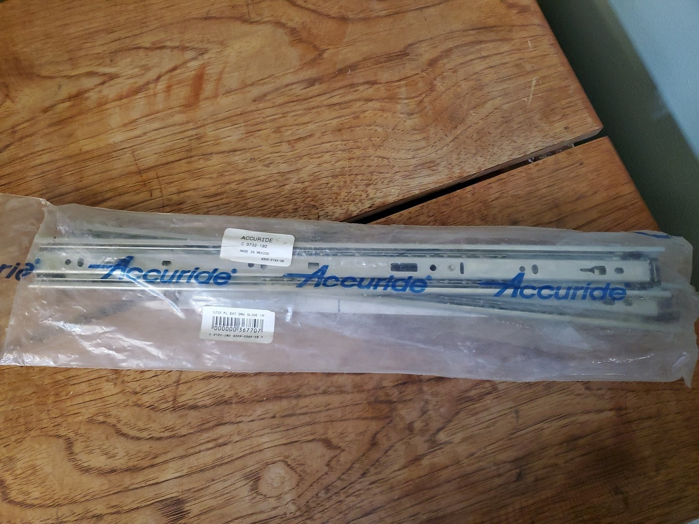18'' Accuride 3732 100-lb. Low-Profile Full-Extension Drawer Slides