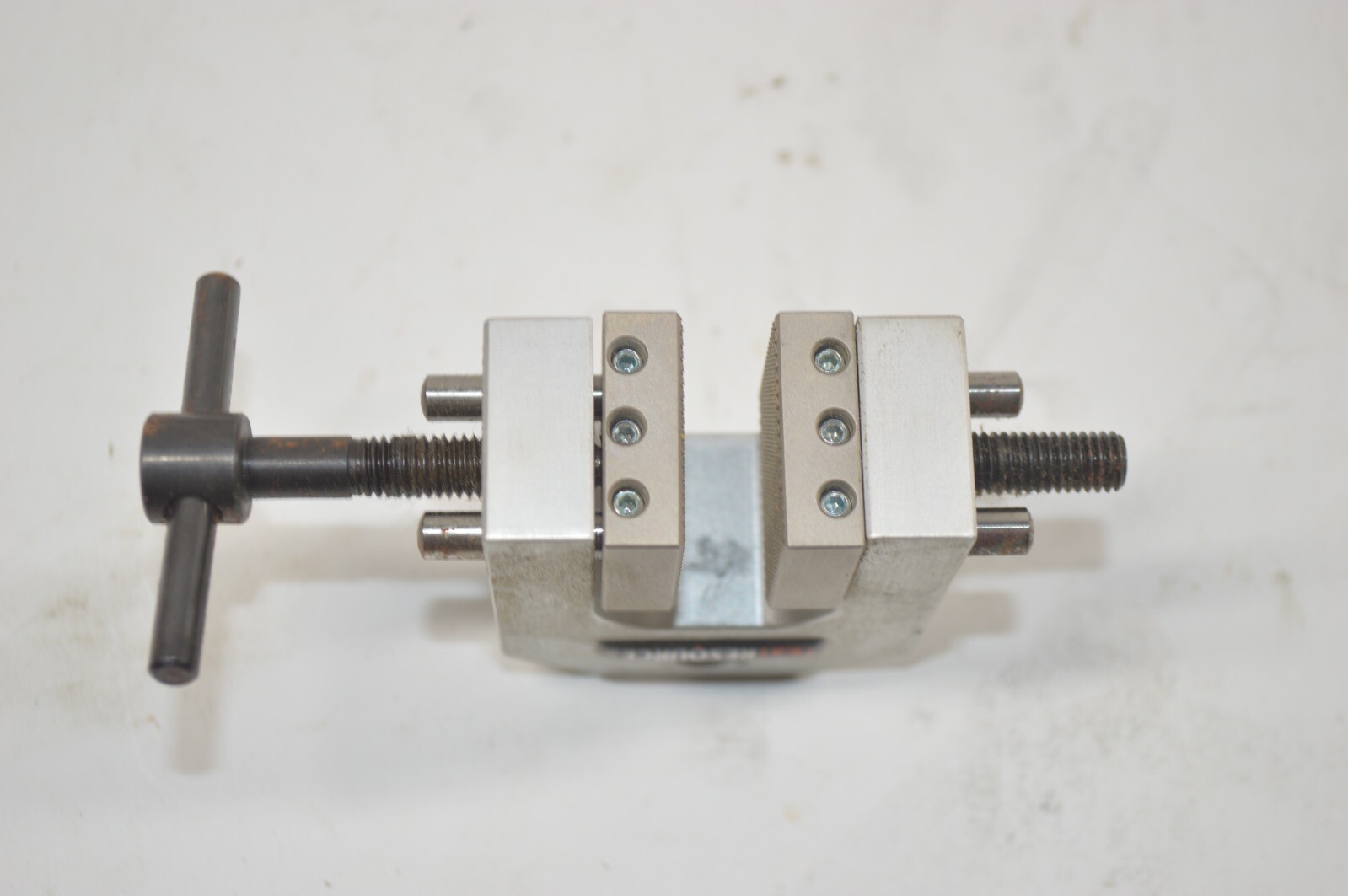 Test Resources Mechanical Grip w/ Pads