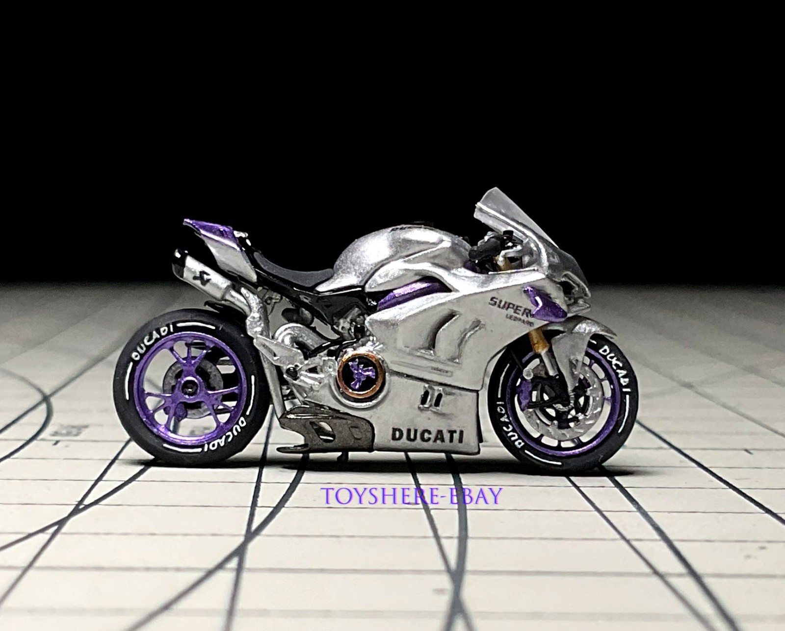 Miniture 1/64 cool motorcycle V4S fit 1:64 car street diorama