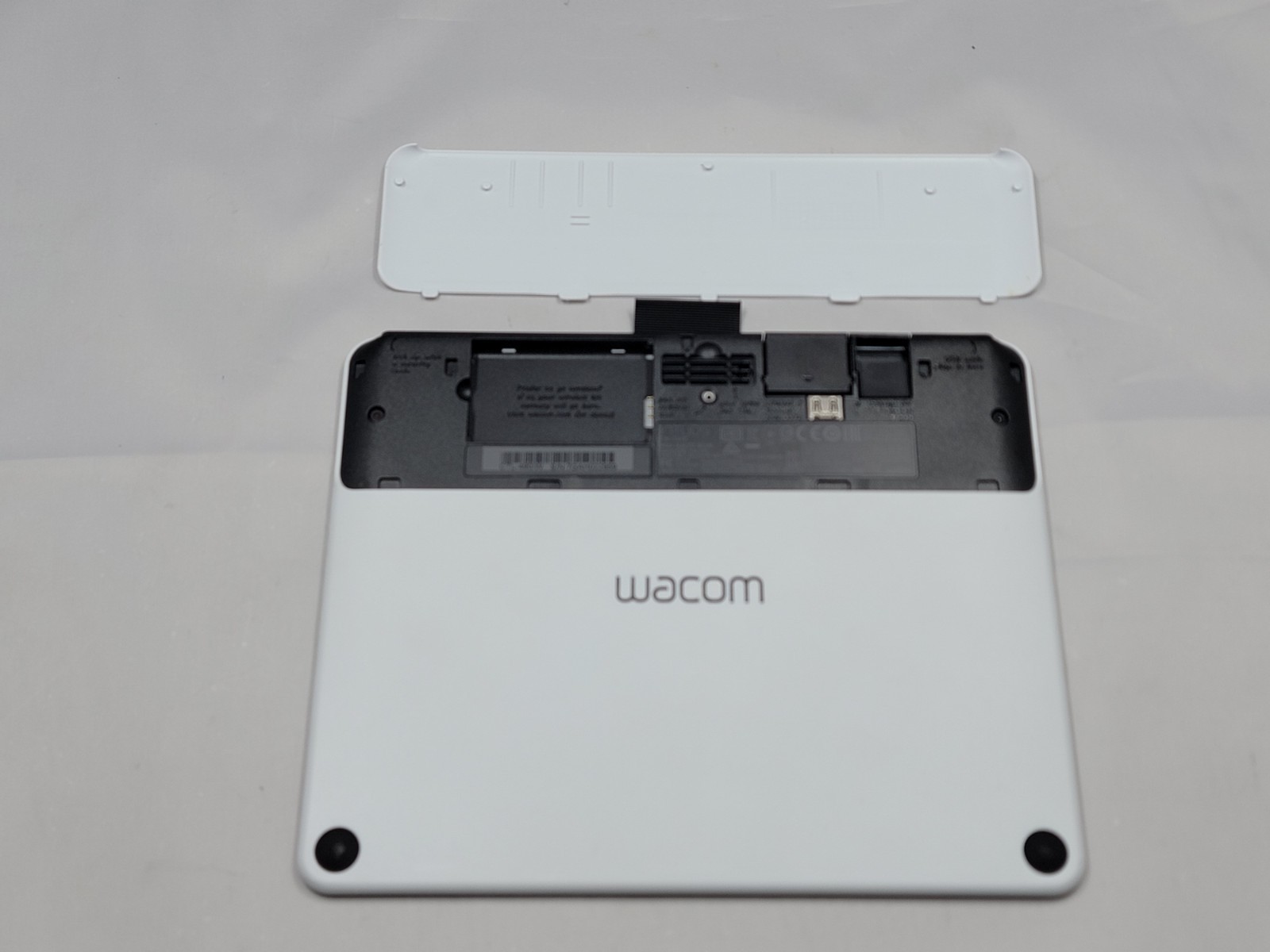 Wacom Intuos Draw CTL490 Digital Drawing and Graphics Tablet - White