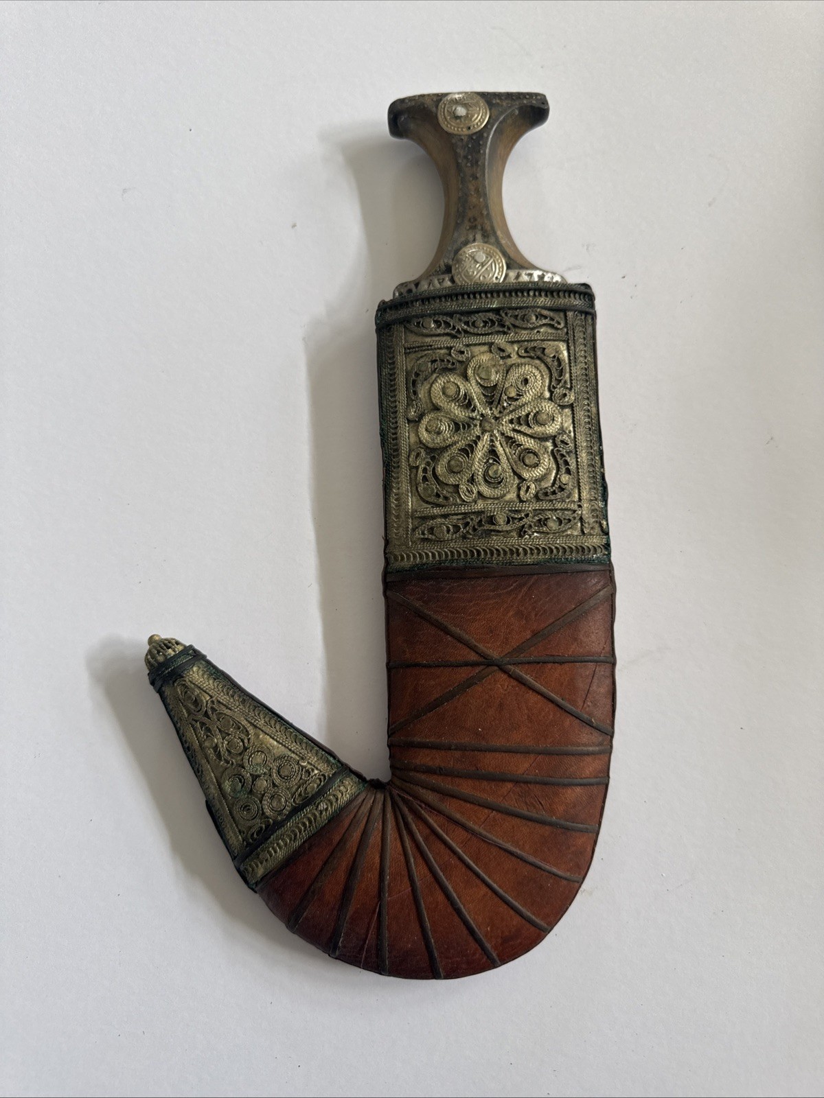 Beautiful Vintage Yemeni Jambiya Dagger Curved Double-Edged Blade with Horn Hilt
