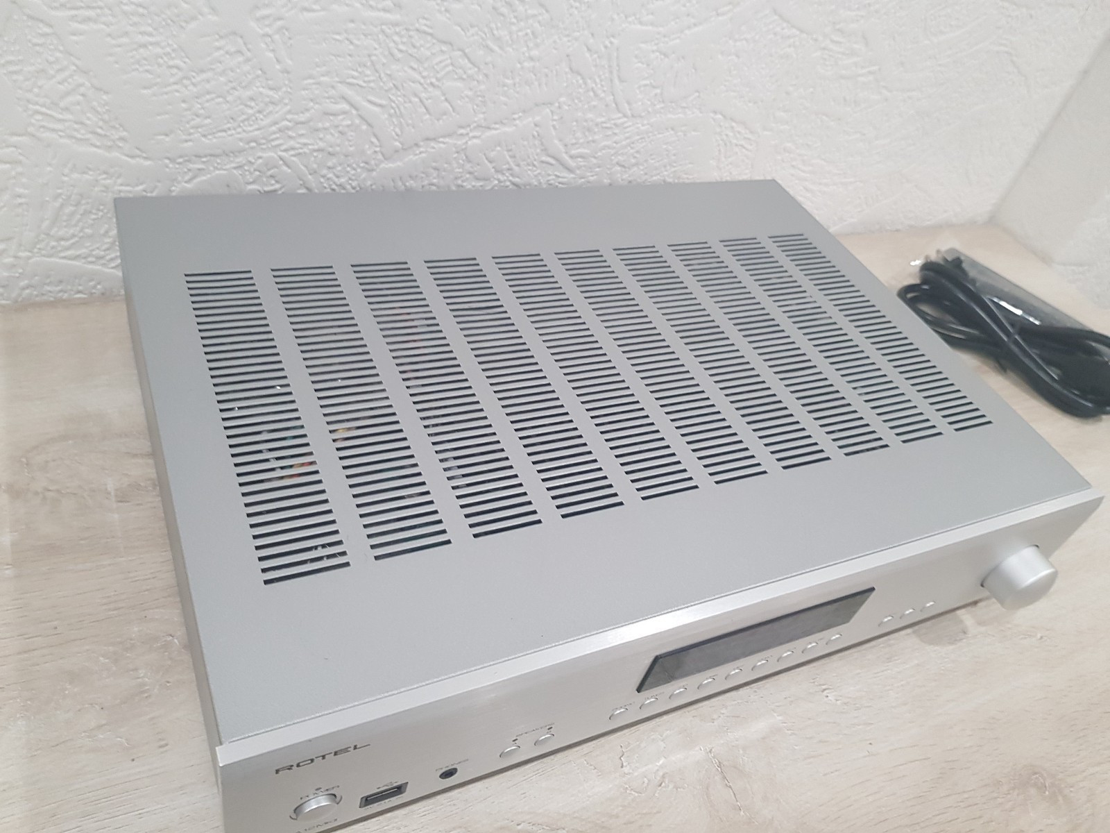Rotel - A12MKII 60W 2-Ch Integrated Stereo Amplifier - Silver