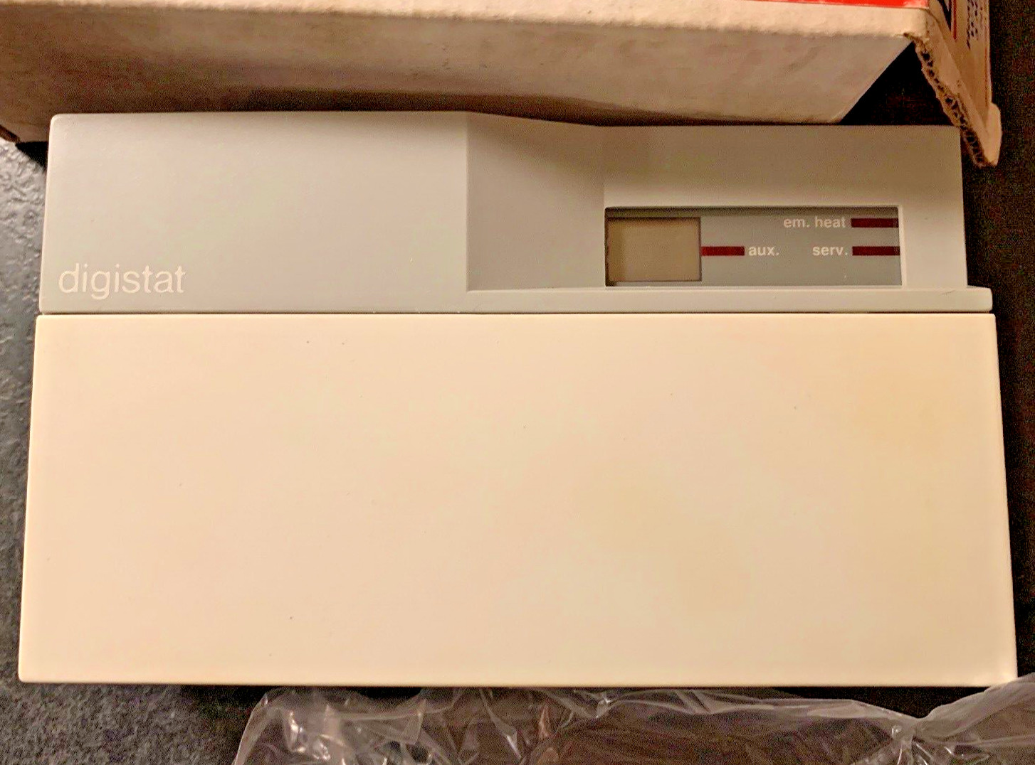 Vintage DIGISTAT R-205 Multi Stage HEAT/COOL Heat Pump THERMOSTAT N.O.S.