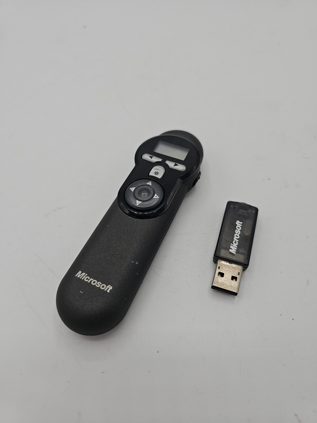 Microsoft Presenter 3000 Wireless Pointer Black Pointer + Laser Receiver