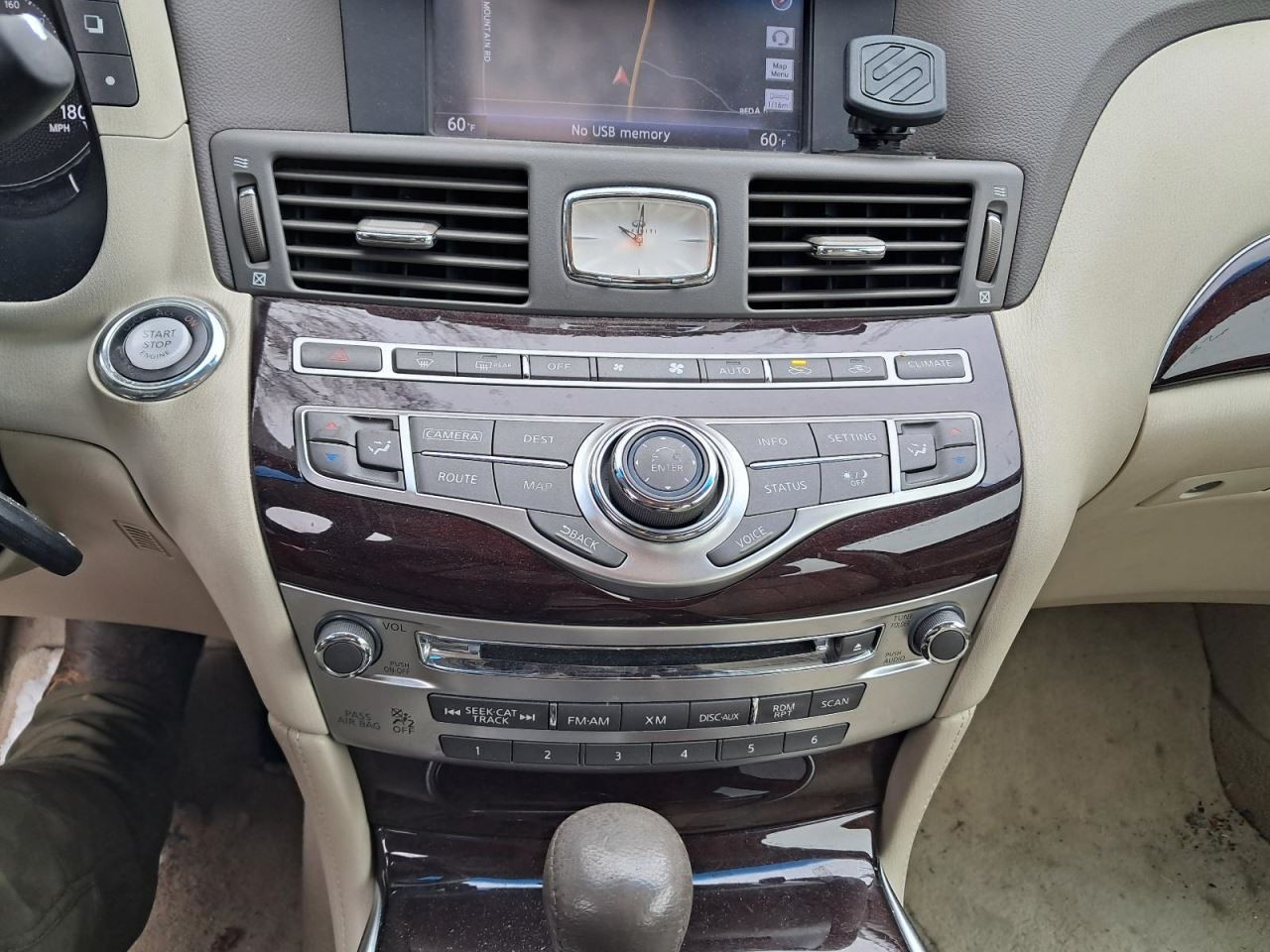 Q70 2015 Glove Box 4954329