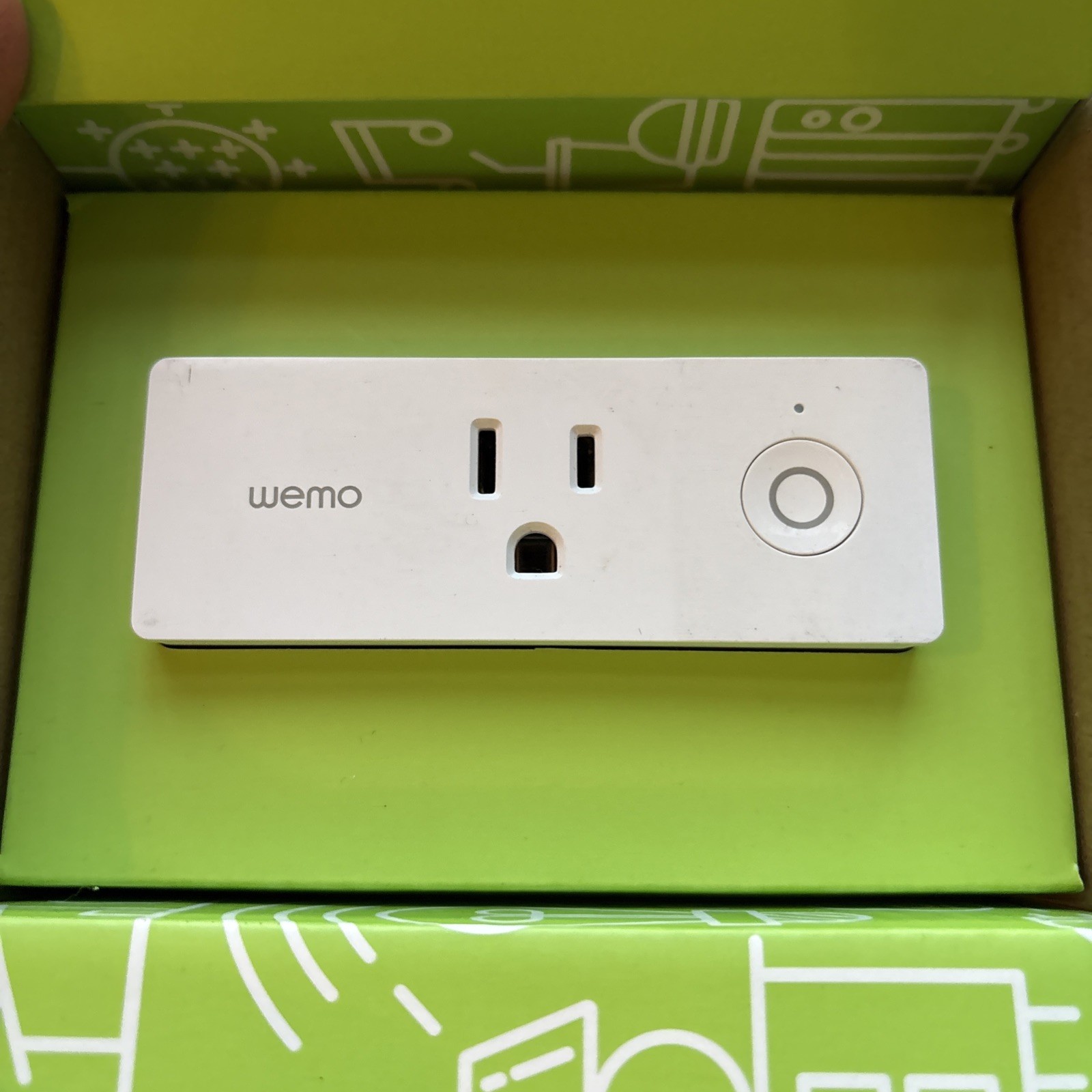 WeMo F7C063 WiFi Smart Plug with Alexa, Google Assistant and Nest Systems