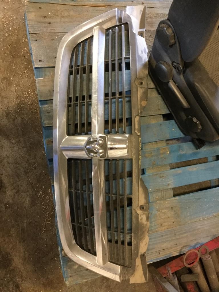 2008 Dodge sprinter 2500 lower grill section Tag # 2011919