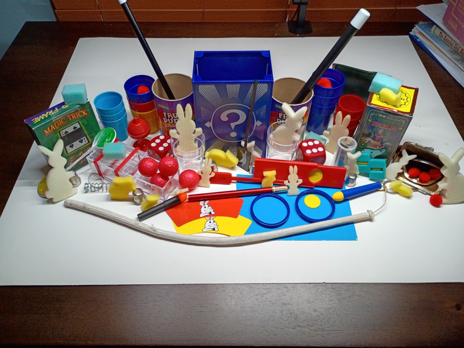 Large magic starter set. Great for kids!