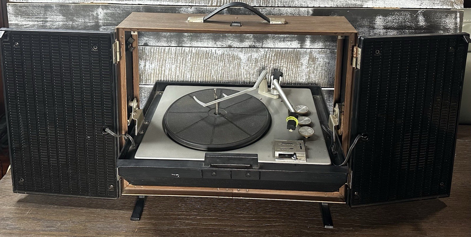 Vintage RCA Solid State Stereo Model VLP38W Walnut Grain / Black - Tested WORKS
