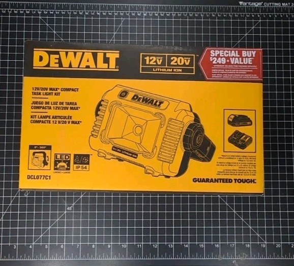 DEWALT 12- 20V MAX Compact Portable Job Site Light w/ Battery & Charger DCL077C1