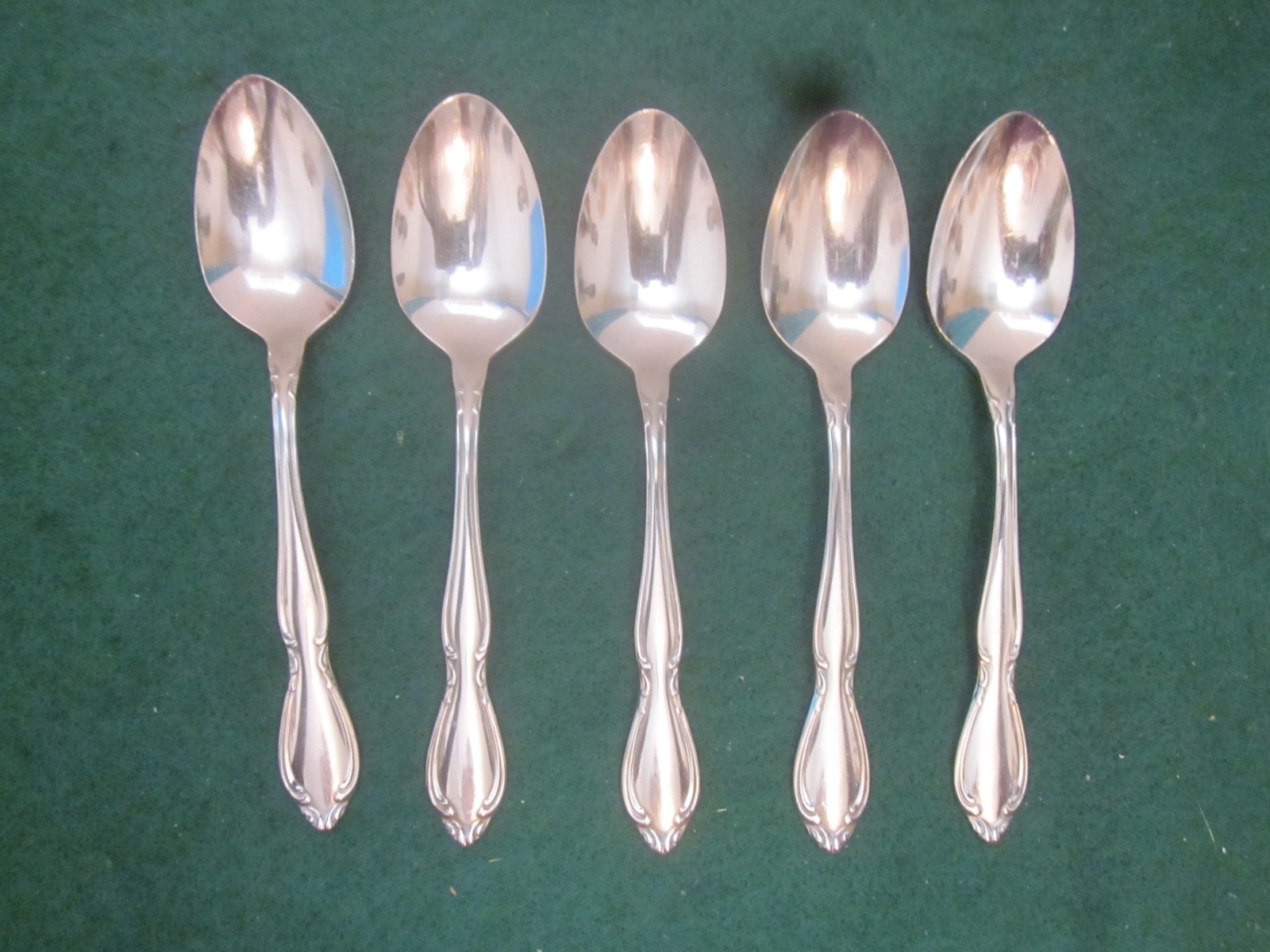 Set of 5 teaspoons 6 "  Oneida LTD Deluxe "Strathmore" Stainless Flatware