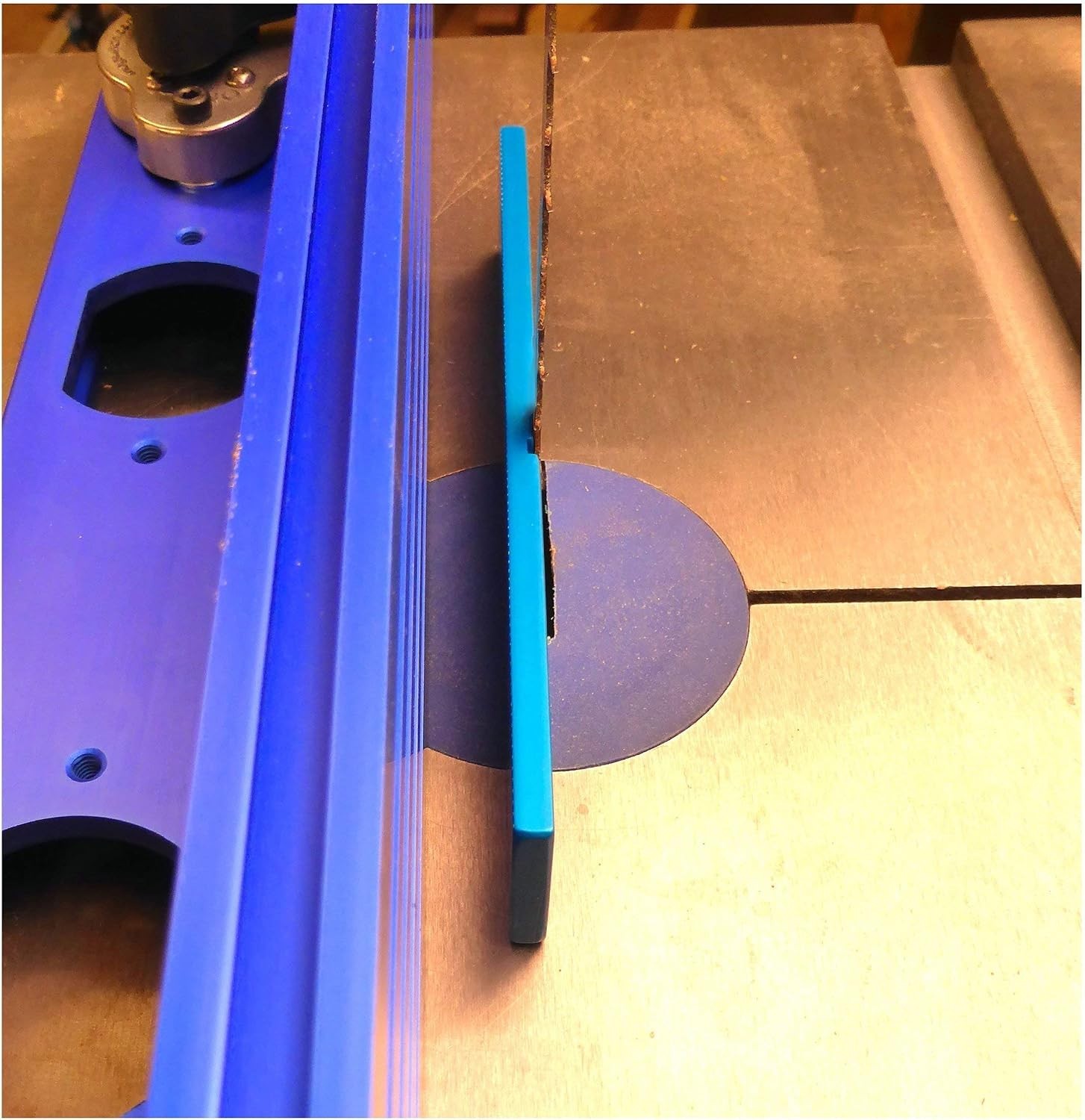 Precision Fence Alignment Tool with Magnetic Design for Accurate Cutting