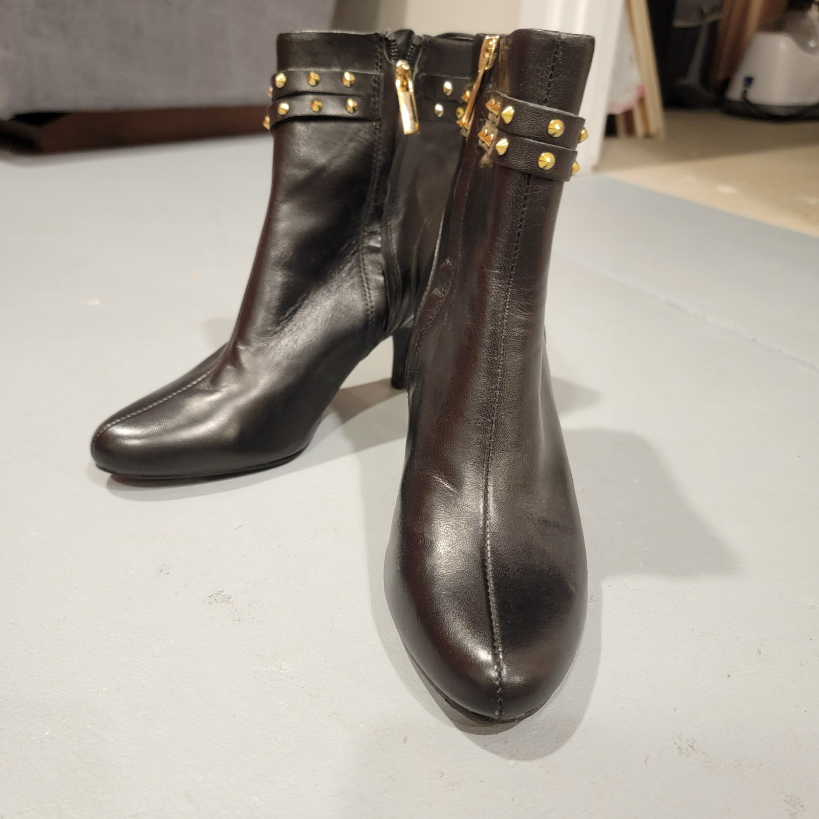 Bandolino Leather Bootie: SZ 8, BLACK w/Gold Metal, 3".  Excellent Condition!