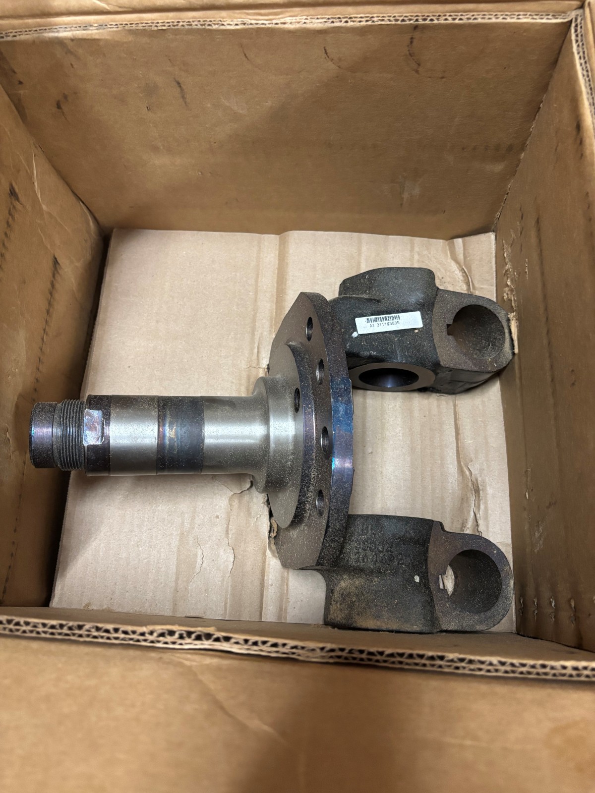 MERITOR A1 3111M3835 FRONT AXLE - STEERING KNUCKLE